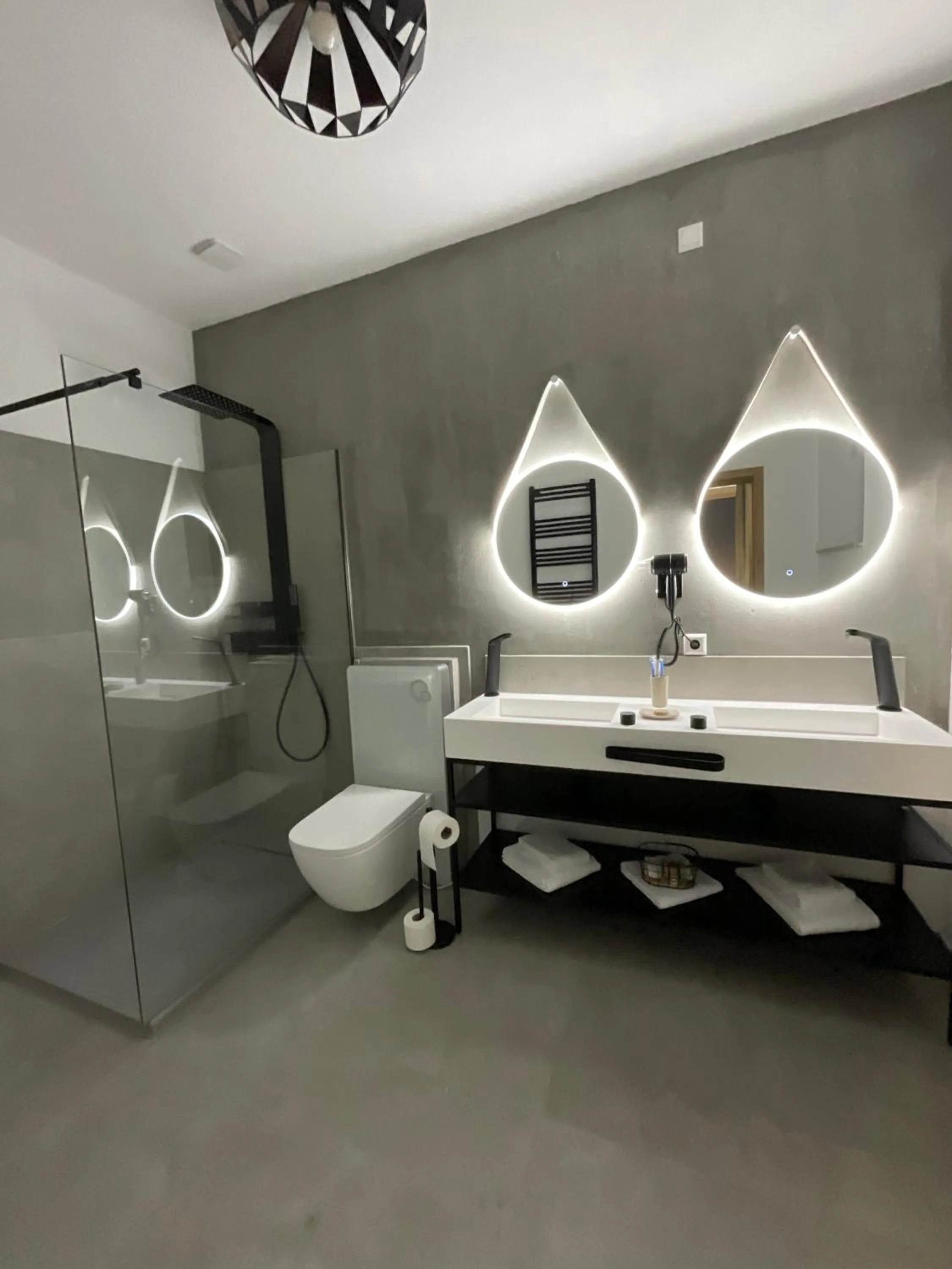 Shower in Hotel Residenz Luxury - Outletcity - Parken - Klima - 24h Check-In