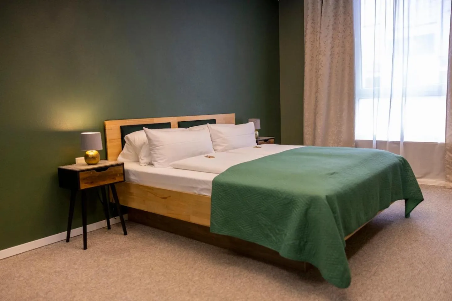 Bed in Hotel Residenz Luxury - Outletcity - Parken - Klima - 24h Check-In