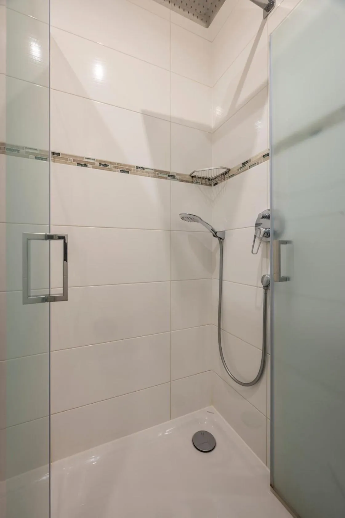 Shower in Hotel Residenz Luxury - Outletcity - Parken - Klima - 24h Check-In
