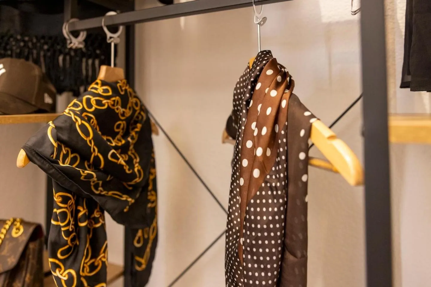 wardrobe in Hotel Residenz Luxury - Outletcity - Parken - Klima - 24h Check-In