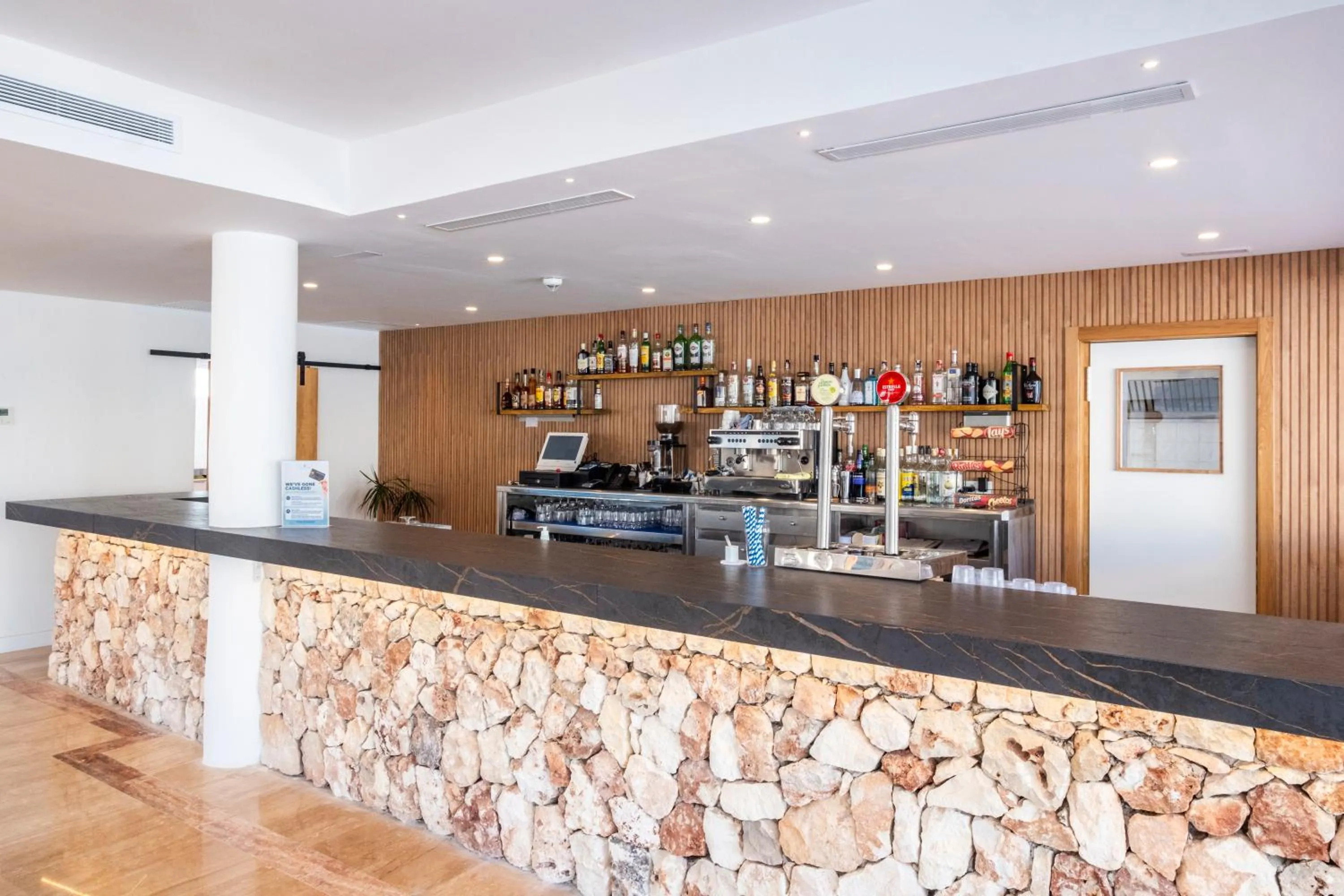 Lounge or bar in Comitas Isla del Aire