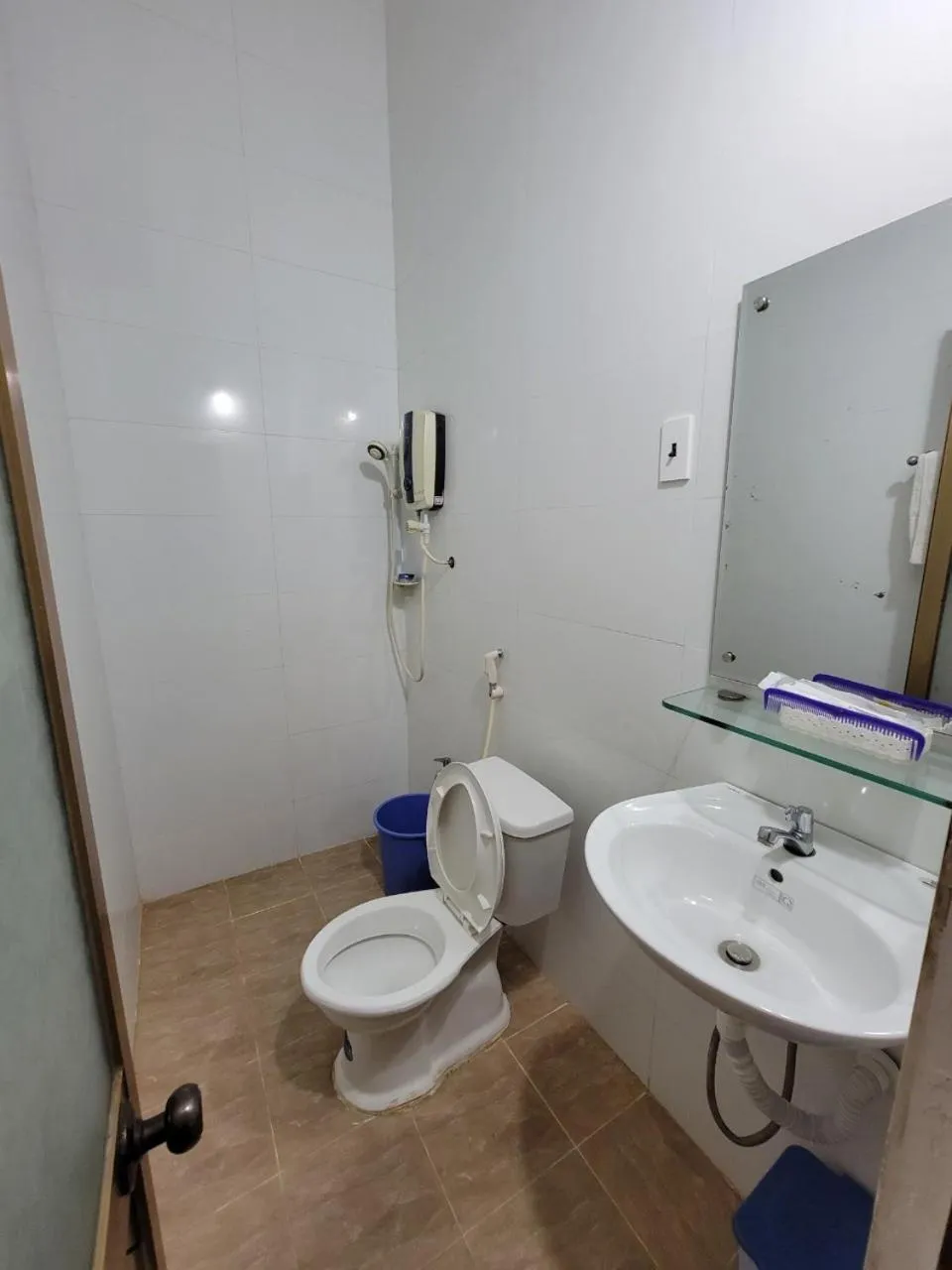 Shower in Thiên Nga Hotel