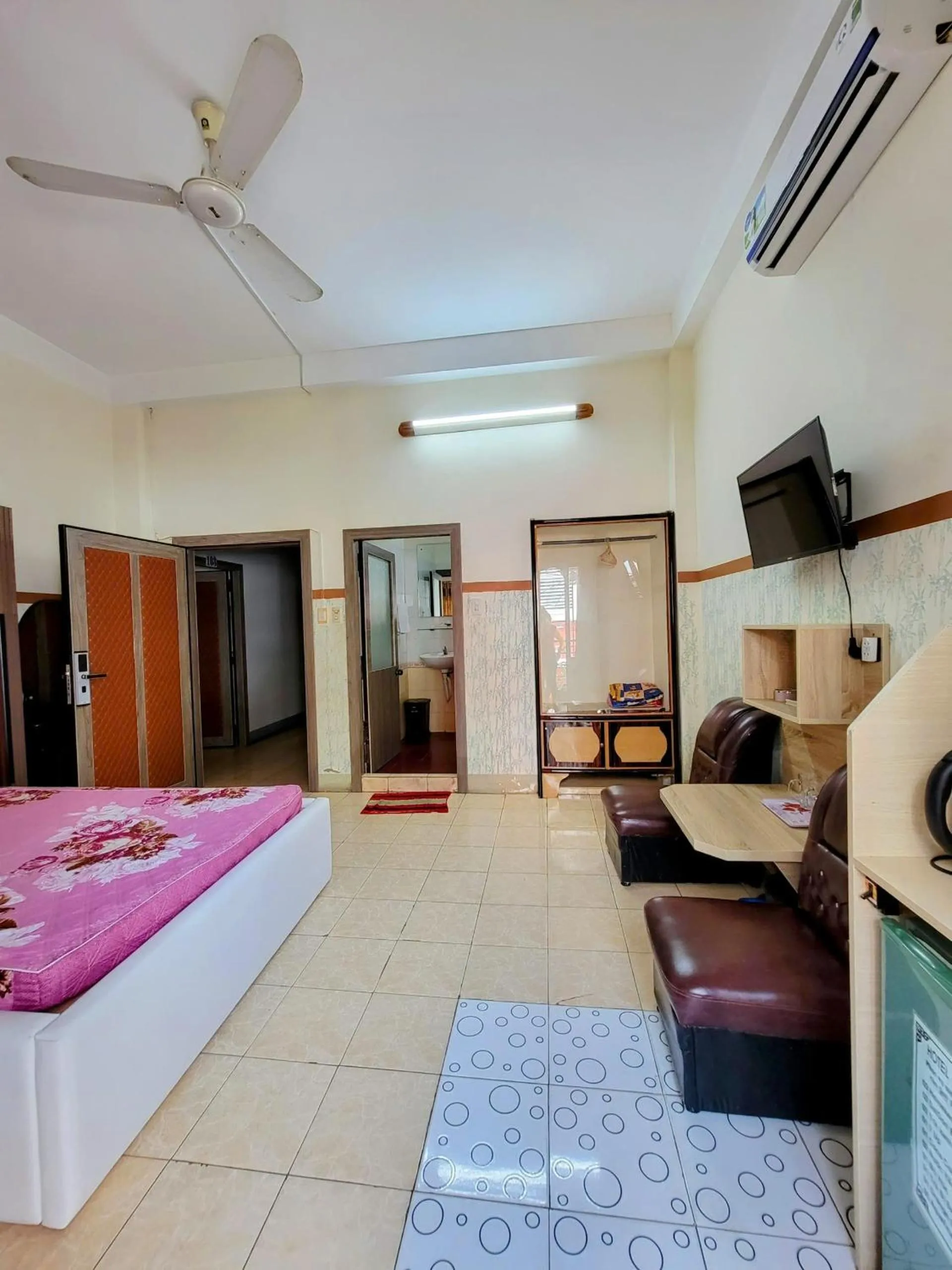 Photo of the whole room, Bed in Thiên Nga Hotel