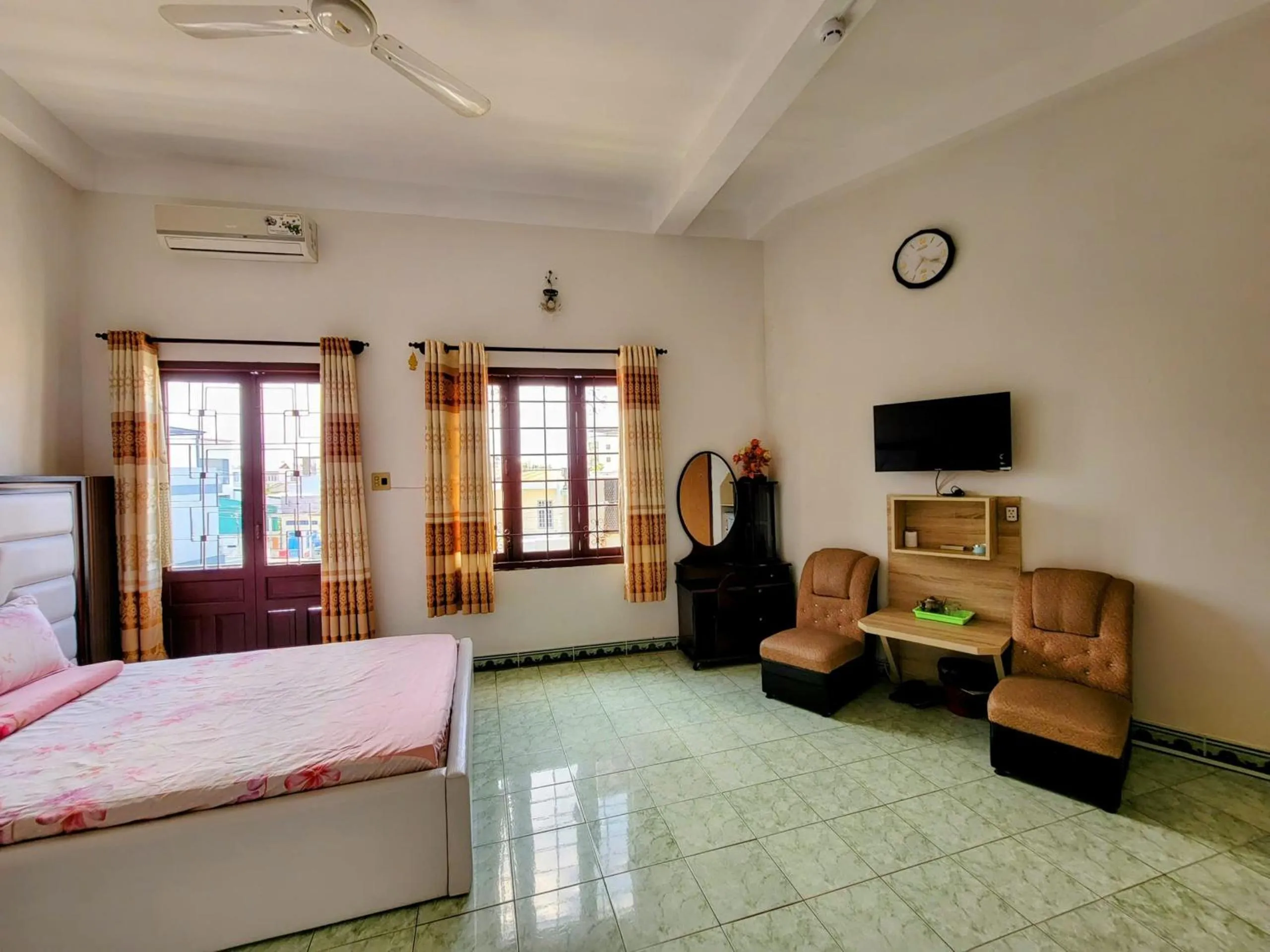 Photo of the whole room, Bed in Thiên Nga Hotel