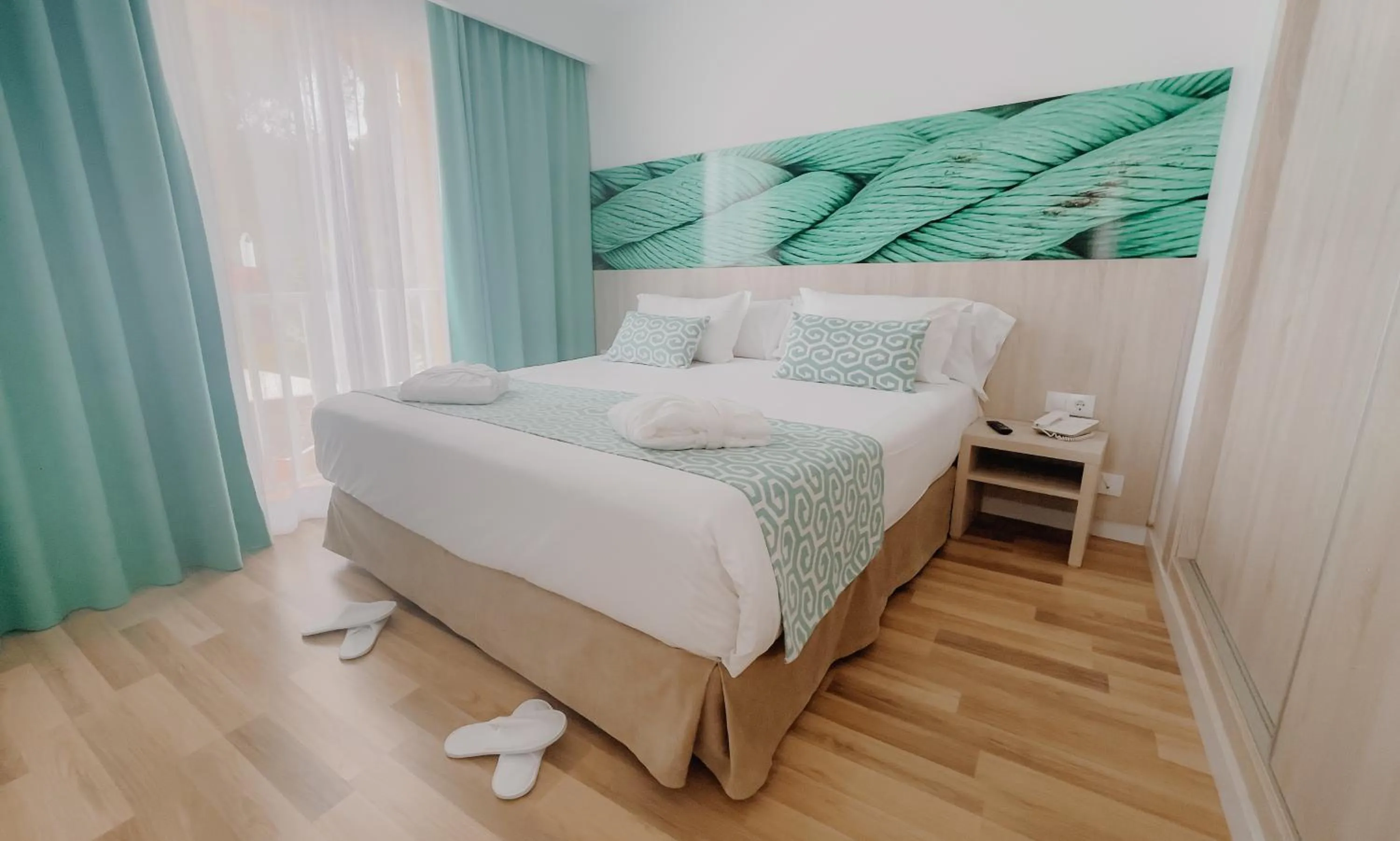 Bedroom, Bed in Comitas Floramar