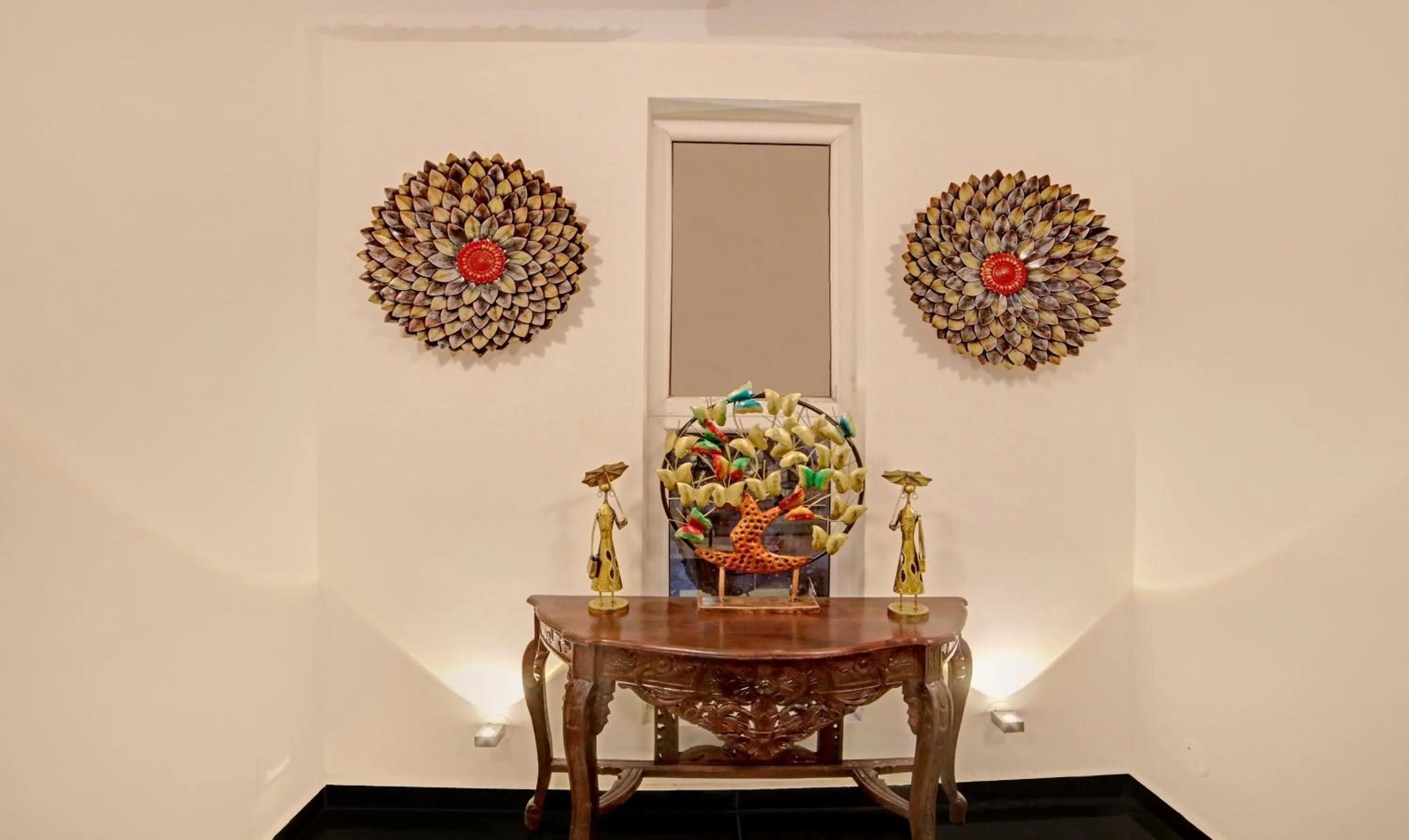 Decorative detail in Treebo Lazystay Elite