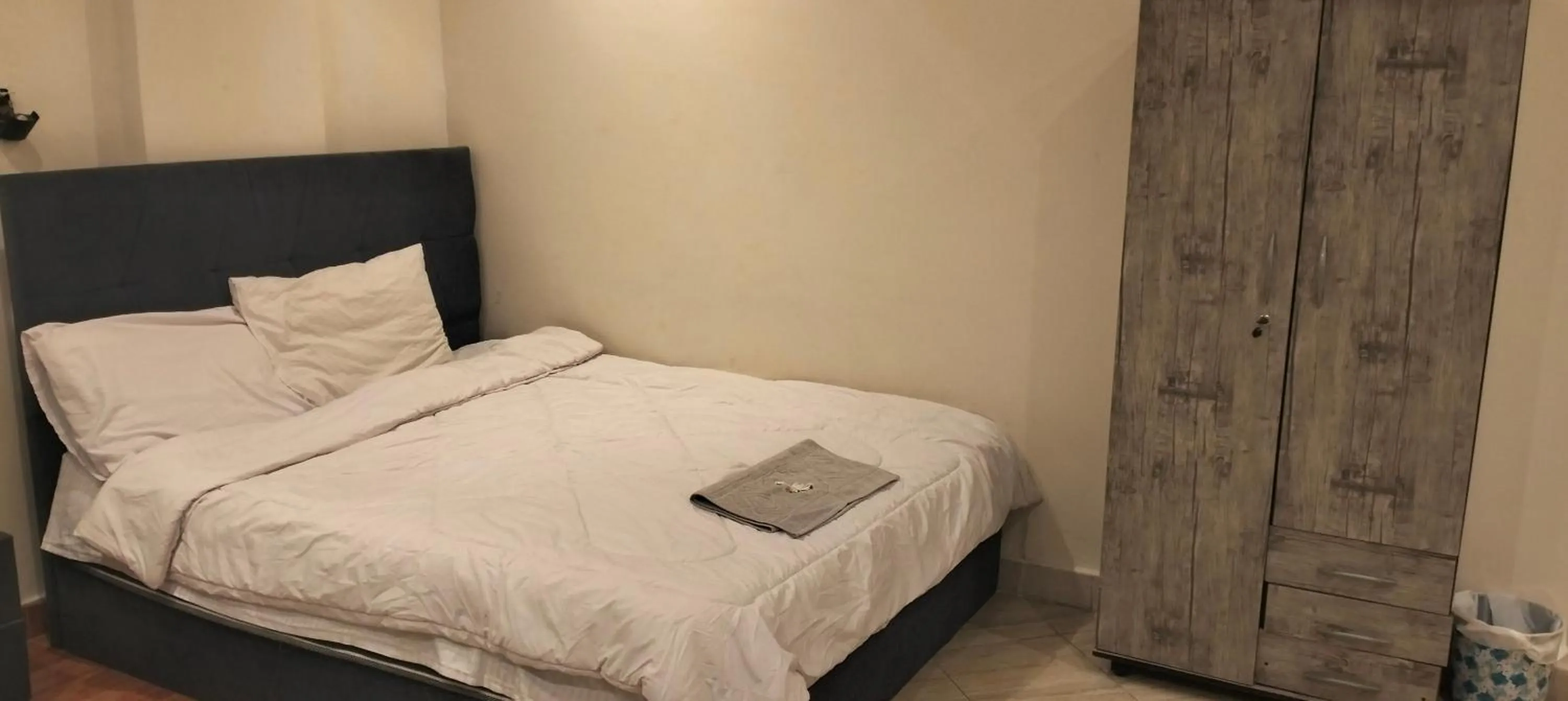 Bedroom in Zeina pyramids view