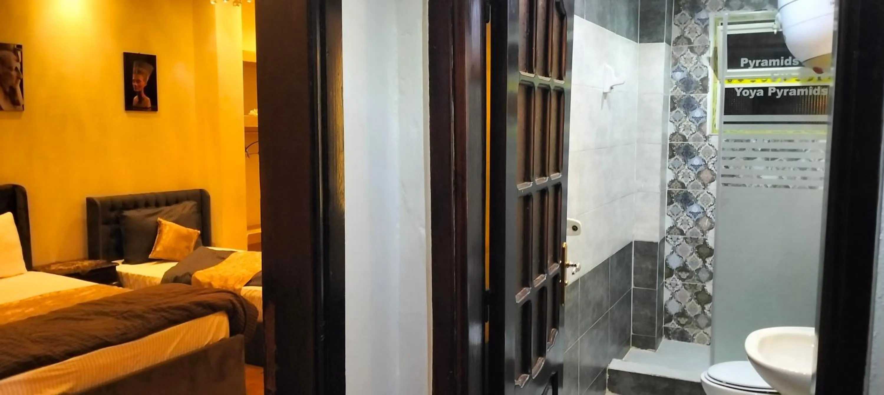 Photo of the whole room in Zeina pyramids view