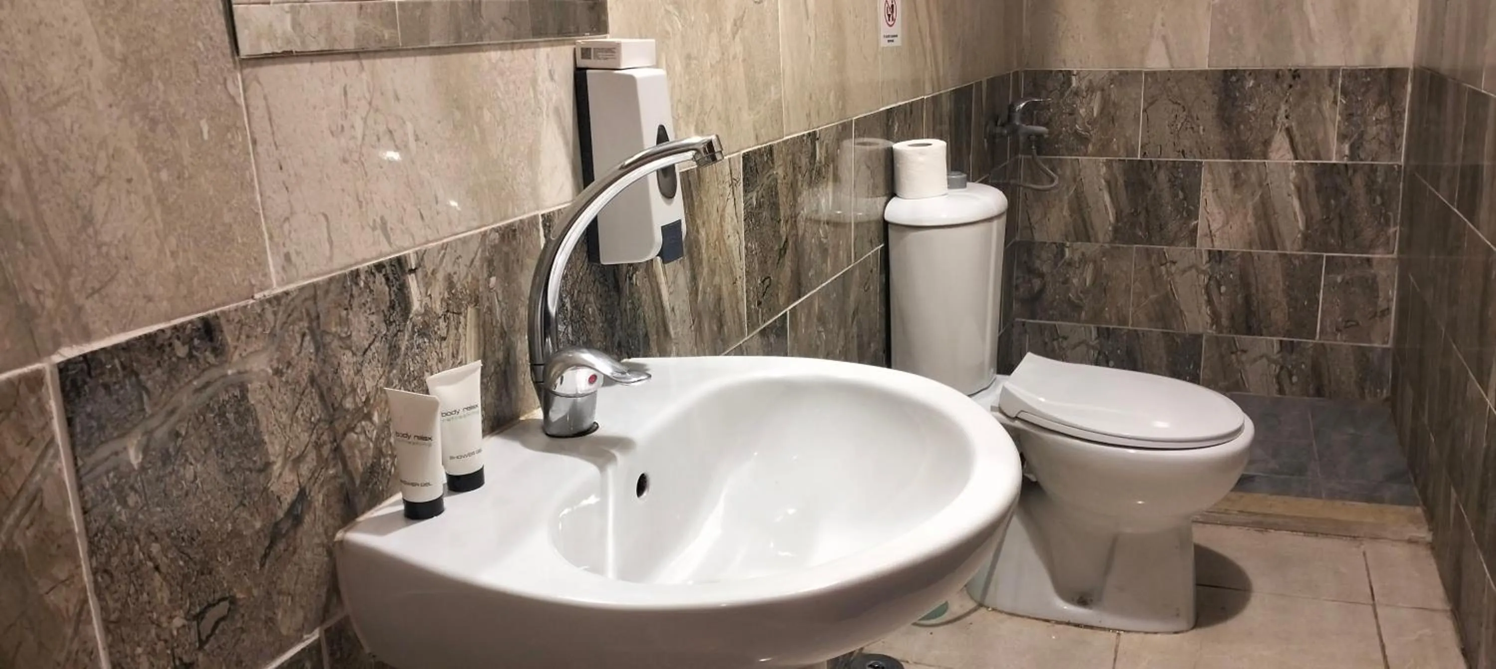 Bedroom in Zeina pyramids view