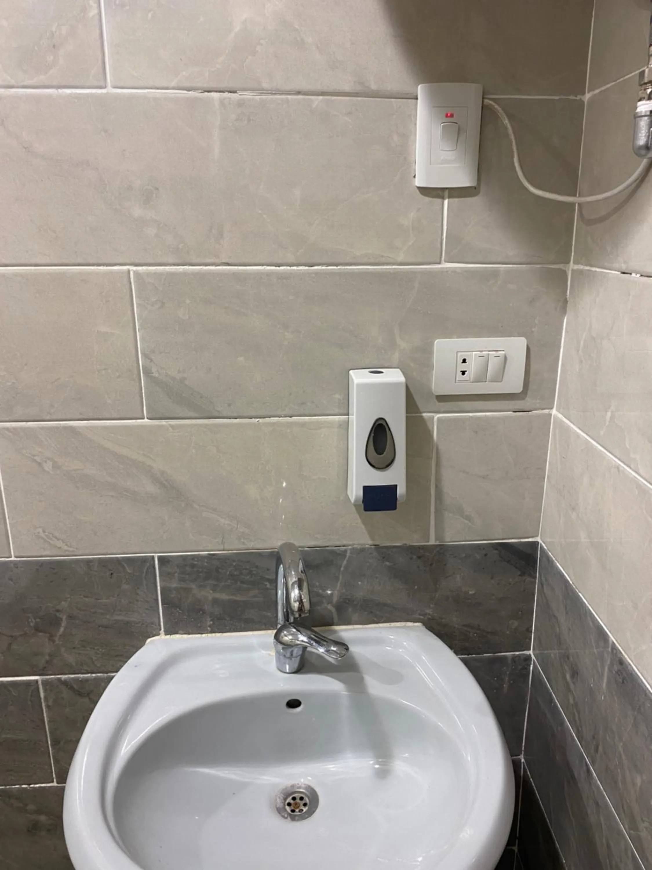 Bathroom in Zeina pyramids view