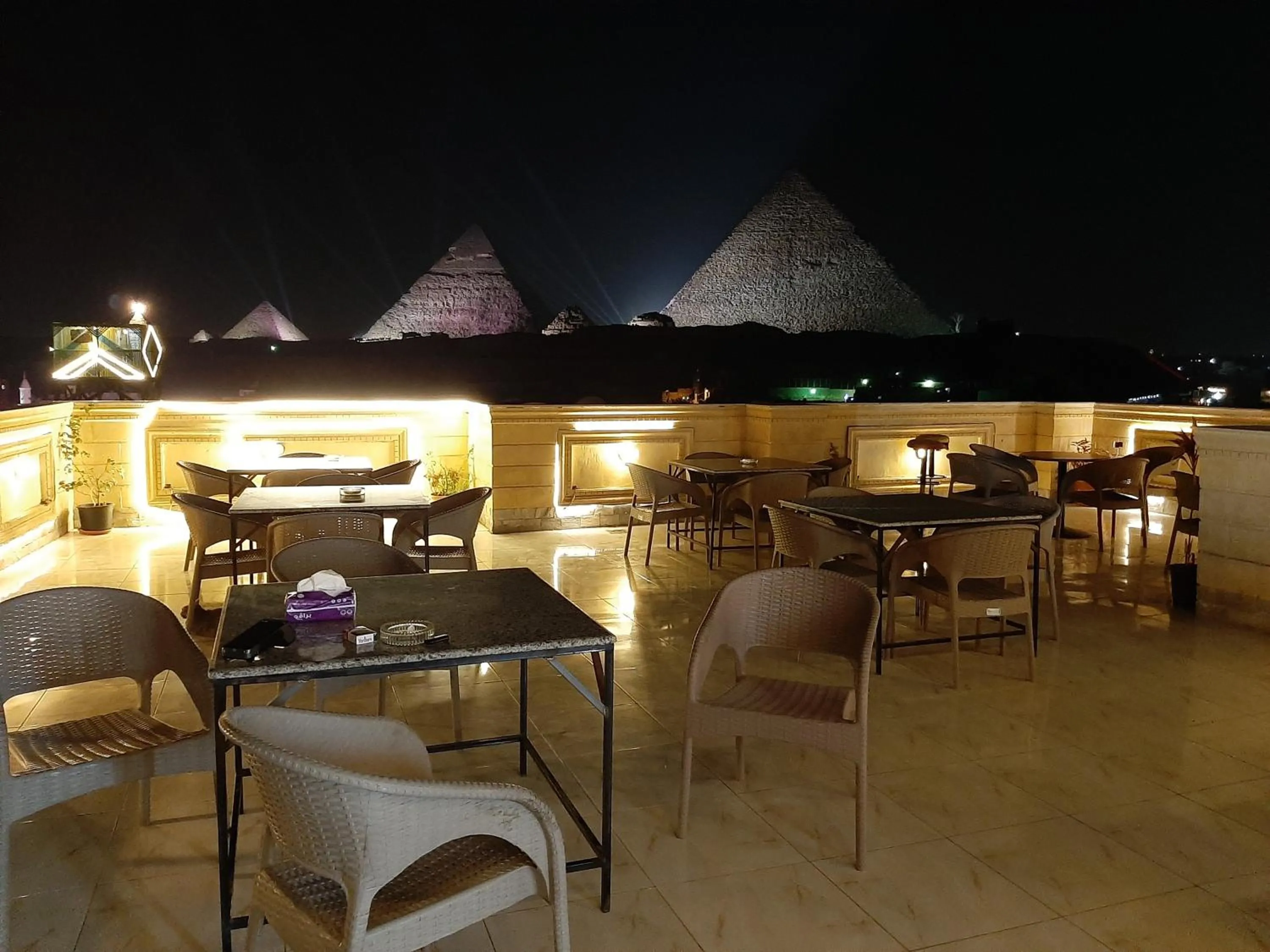 Restaurant/places to eat in Zeina pyramids view