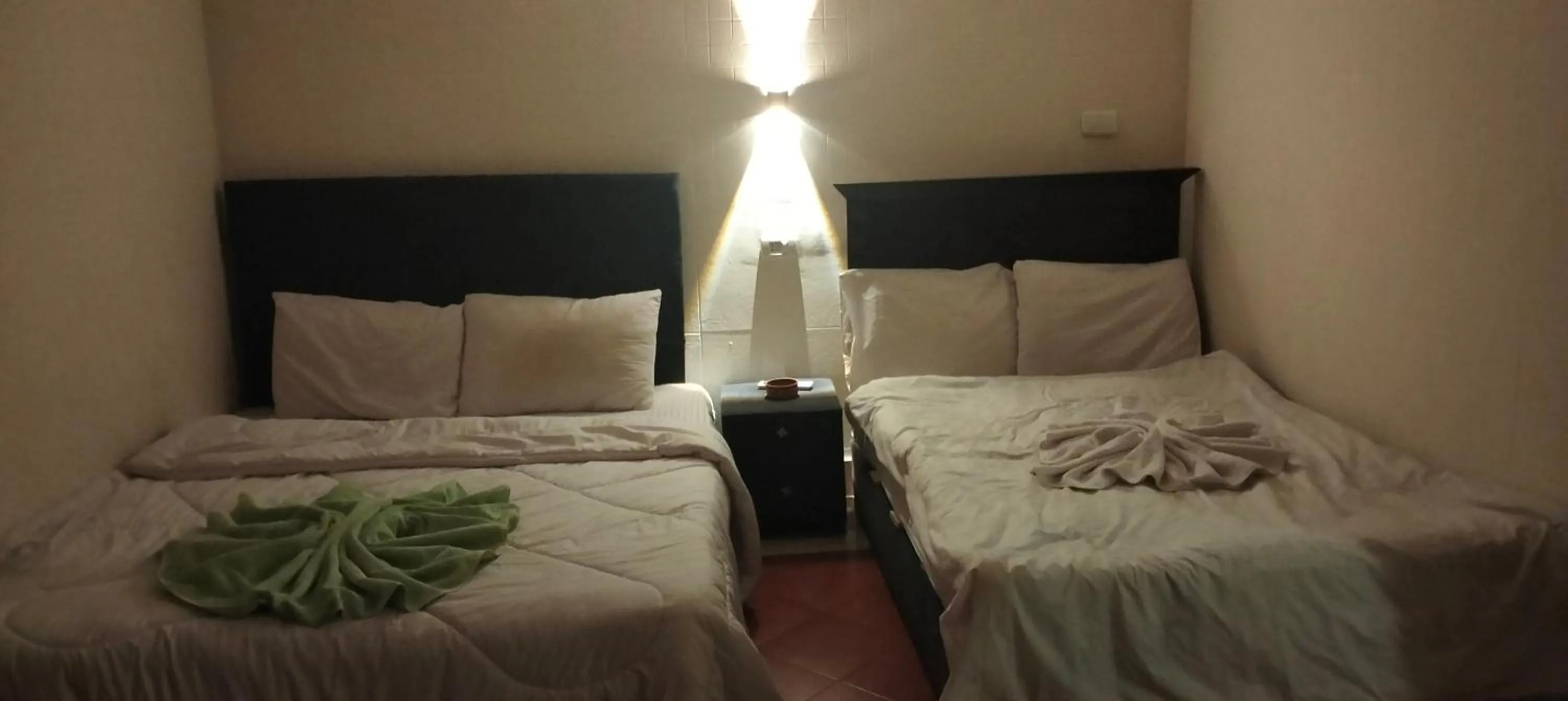 Bedroom in Zeina pyramids view