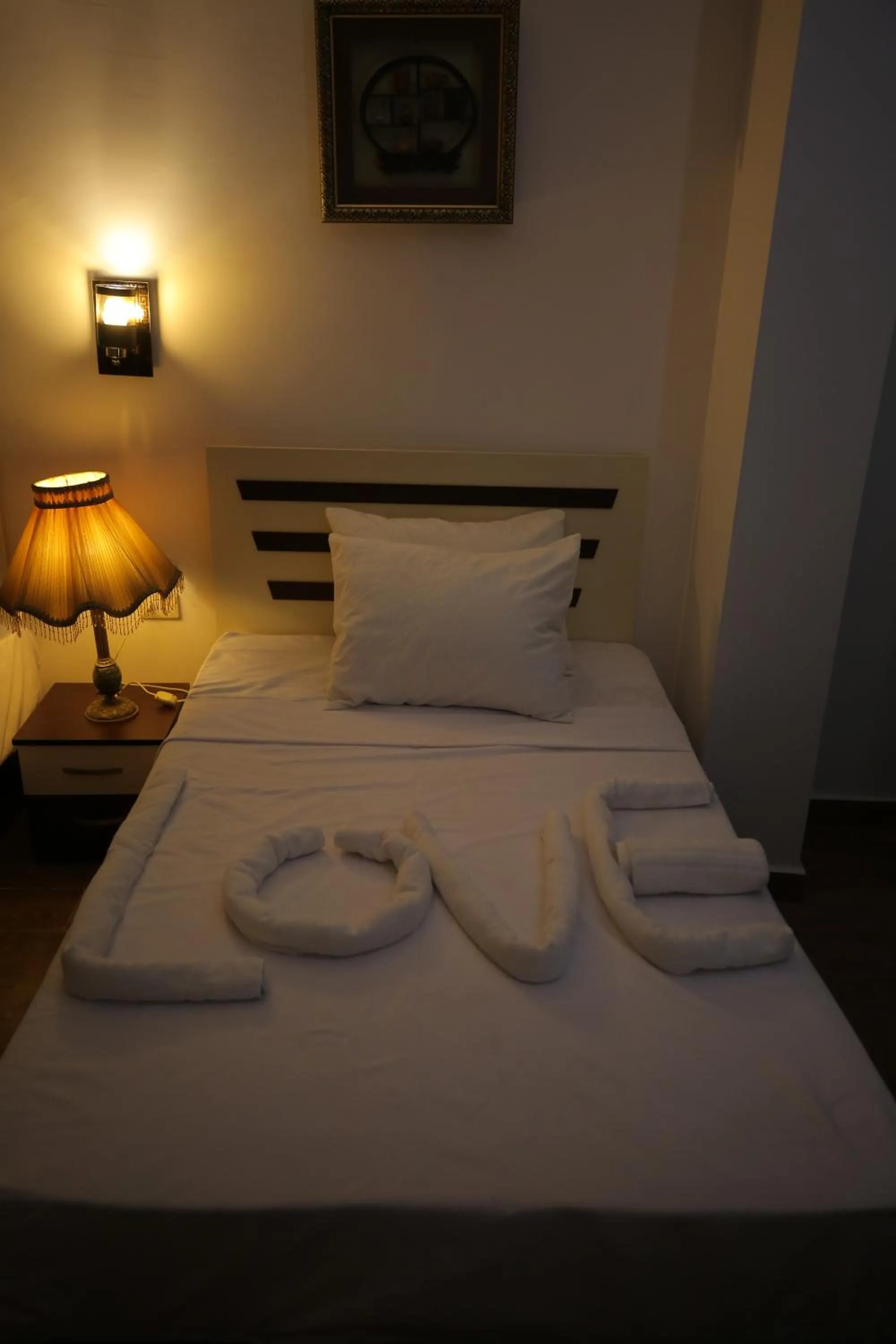 Bedroom in Zeina pyramids view