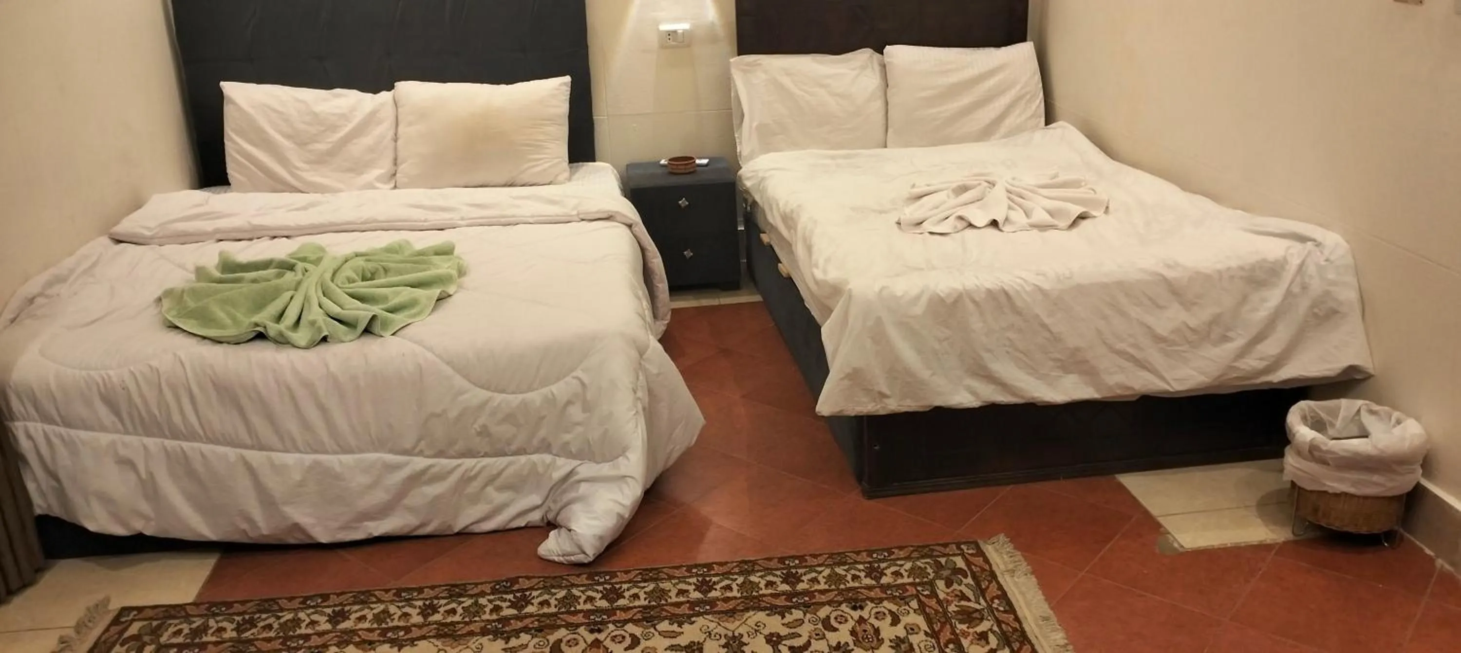 Bedroom in Zeina pyramids view