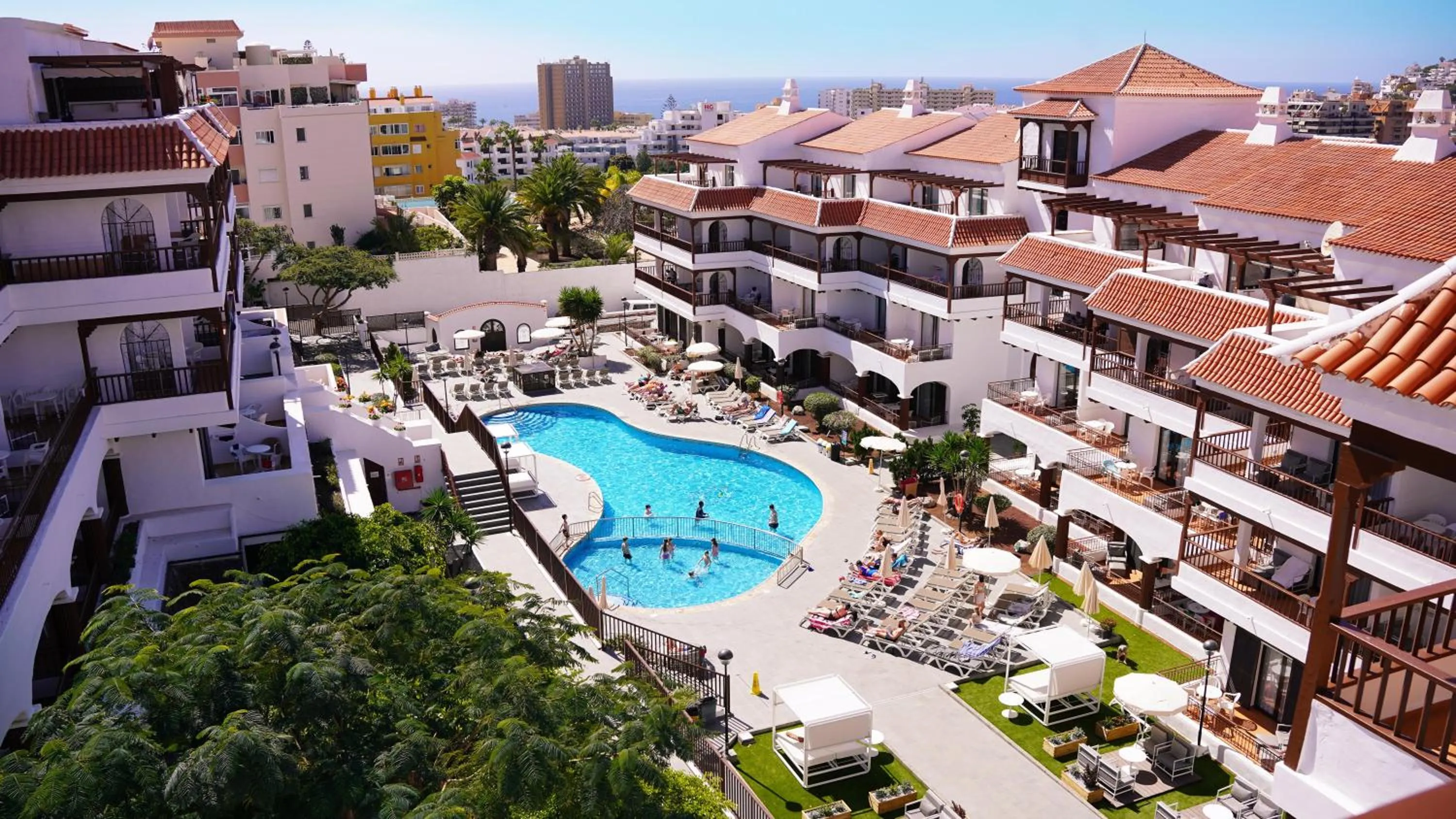 Swimming pool in Coral Los Alisios