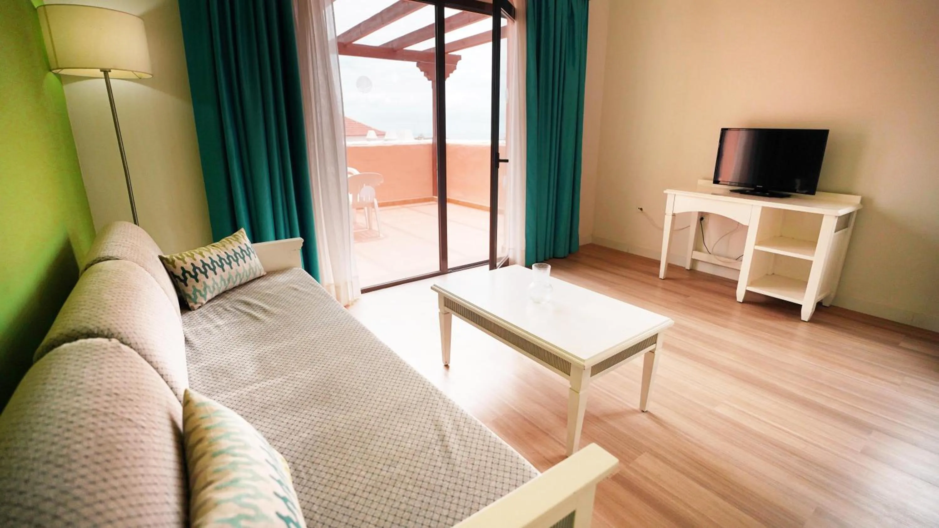 Photo of the whole room in Coral Los Alisios