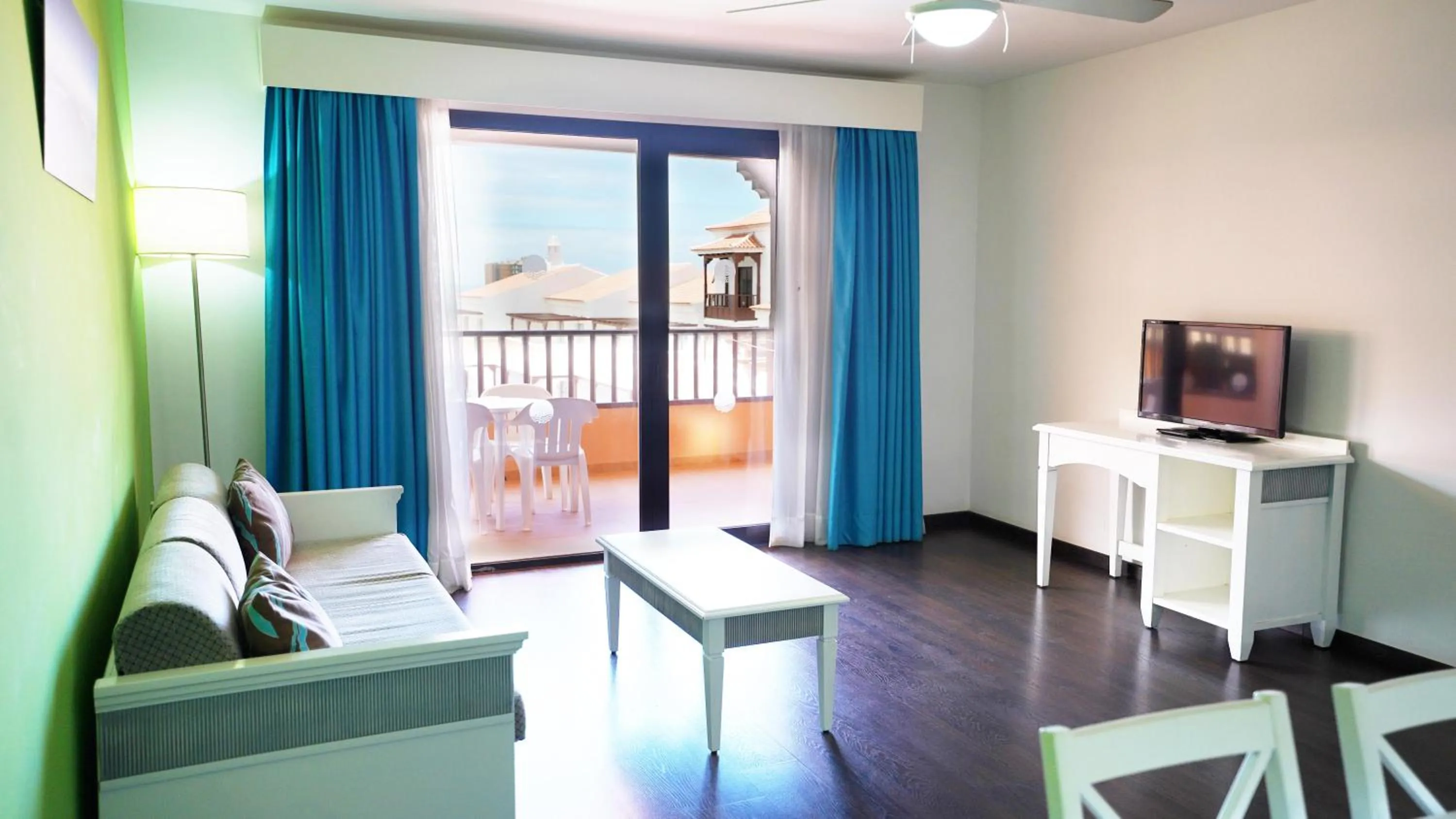 Photo of the whole room in Coral Los Alisios