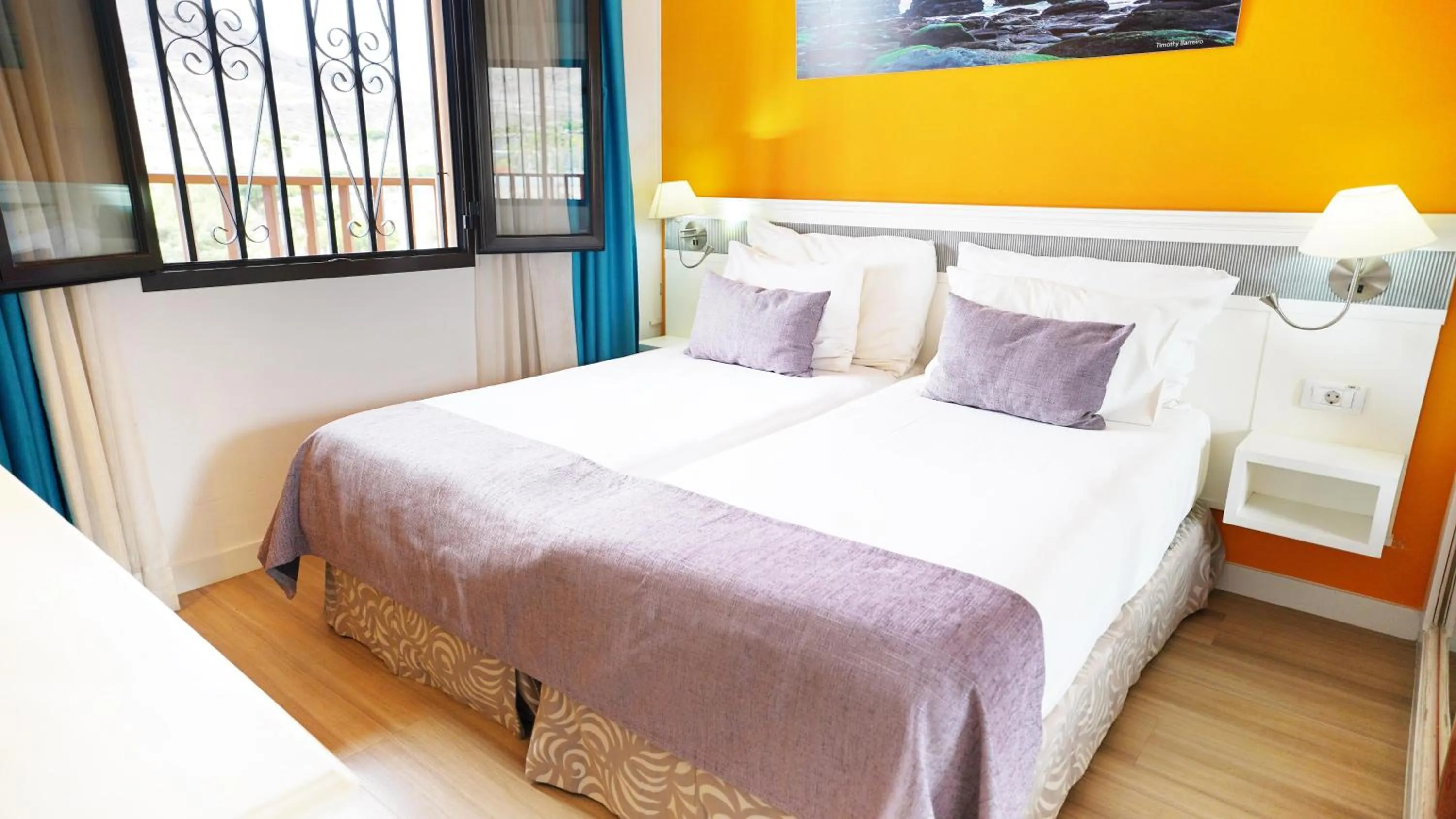 Photo of the whole room, Bed in Coral Los Alisios