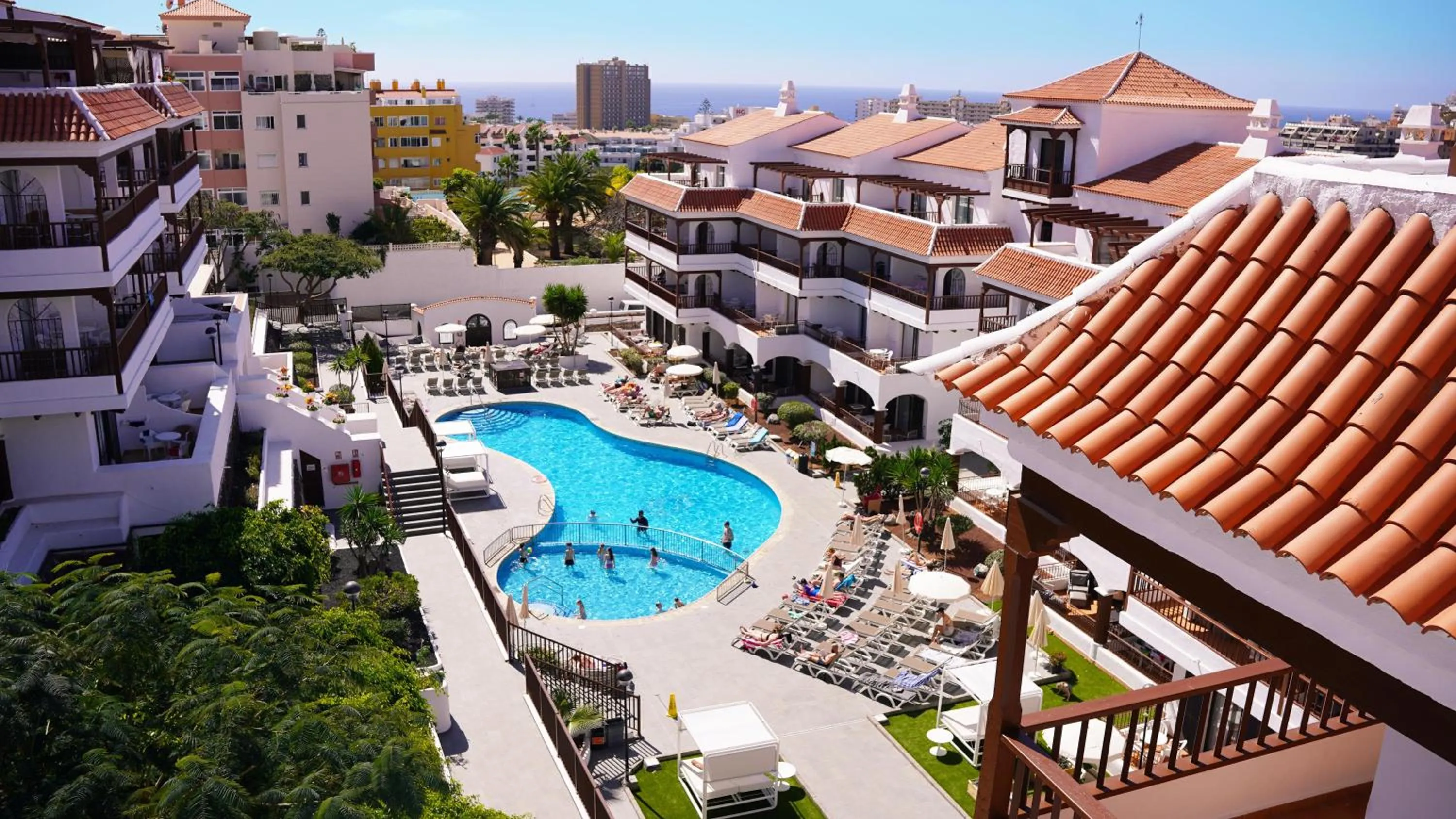 Swimming pool in Coral Los Alisios