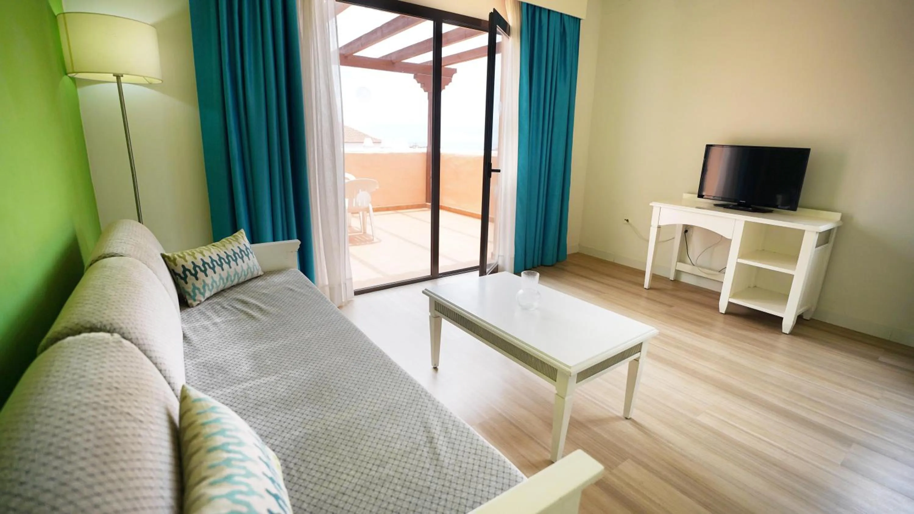 Photo of the whole room in Coral Los Alisios