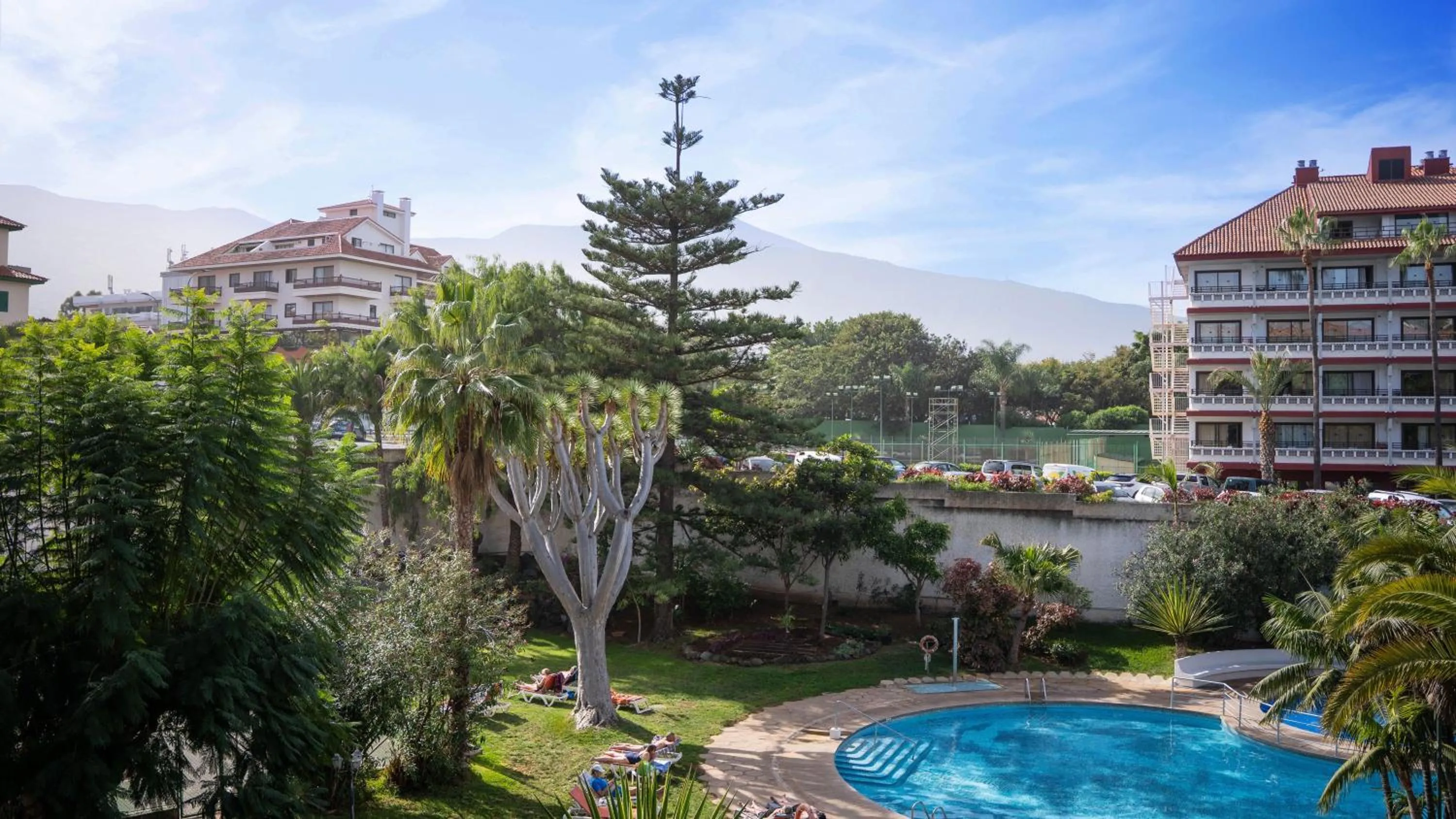 Swimming pool in Coral Teide Mar