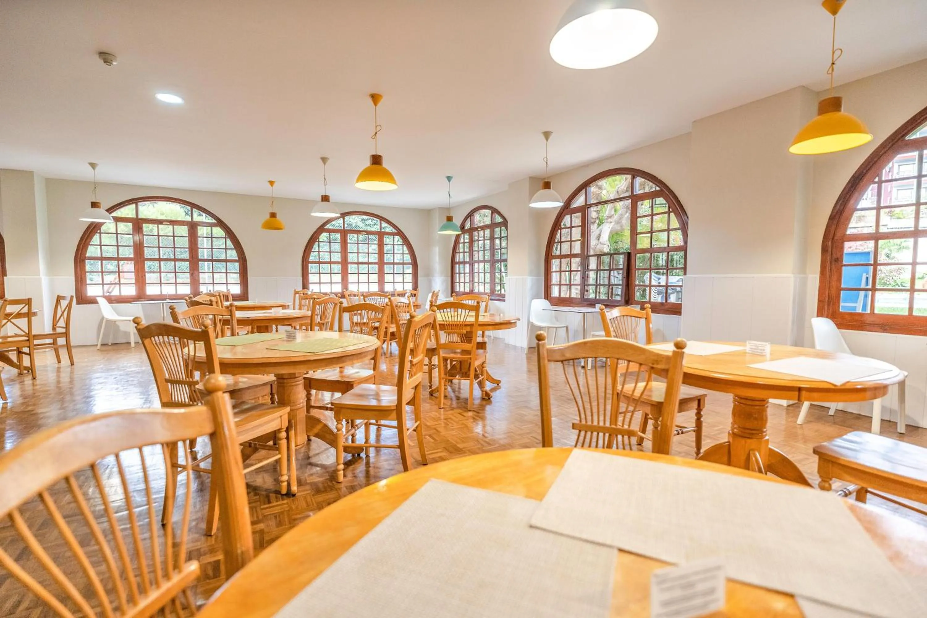 Restaurant/places to eat in Coral Teide Mar