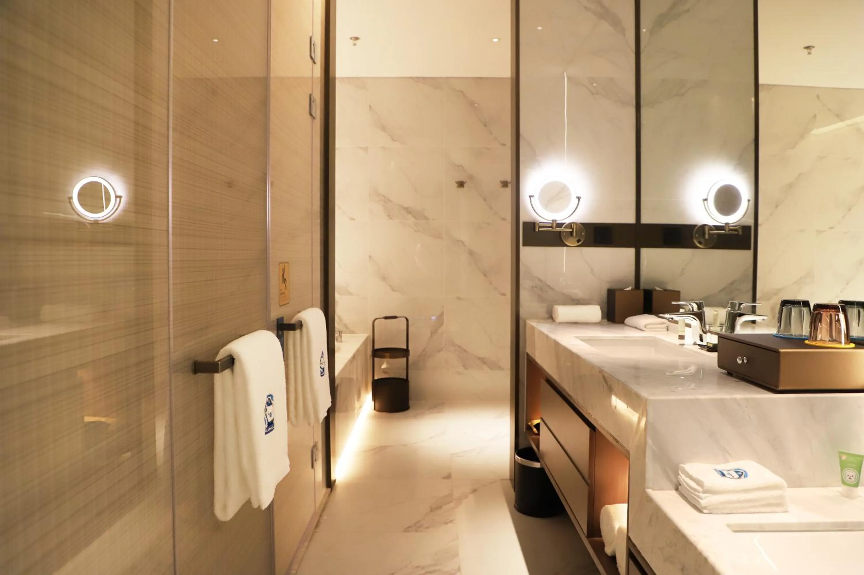 children in La Quinta by Wyndham Shanxi Xiaohe Xincheng