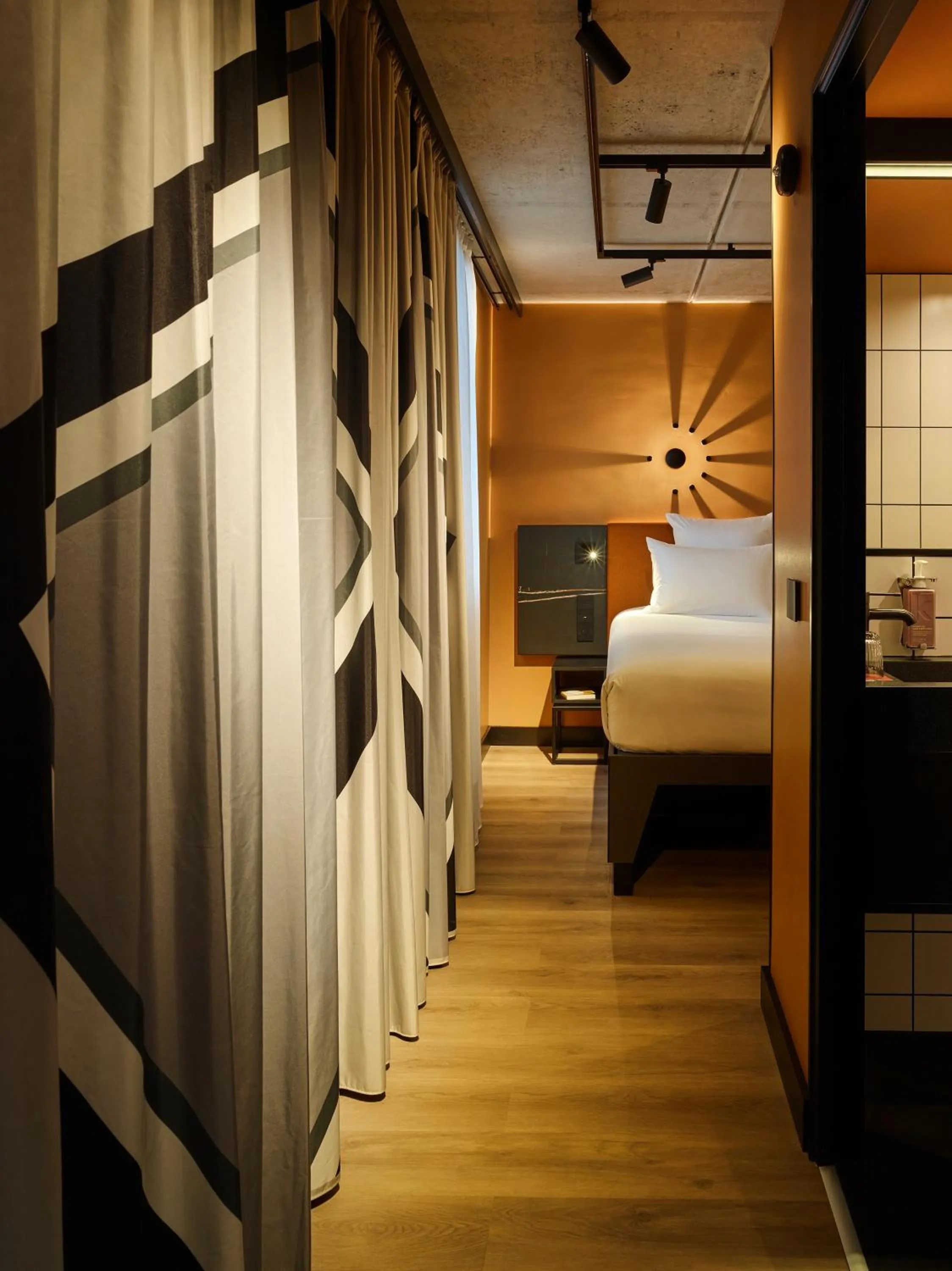 Photo of the whole room, Bed in Tribe Paris Saint Ouen