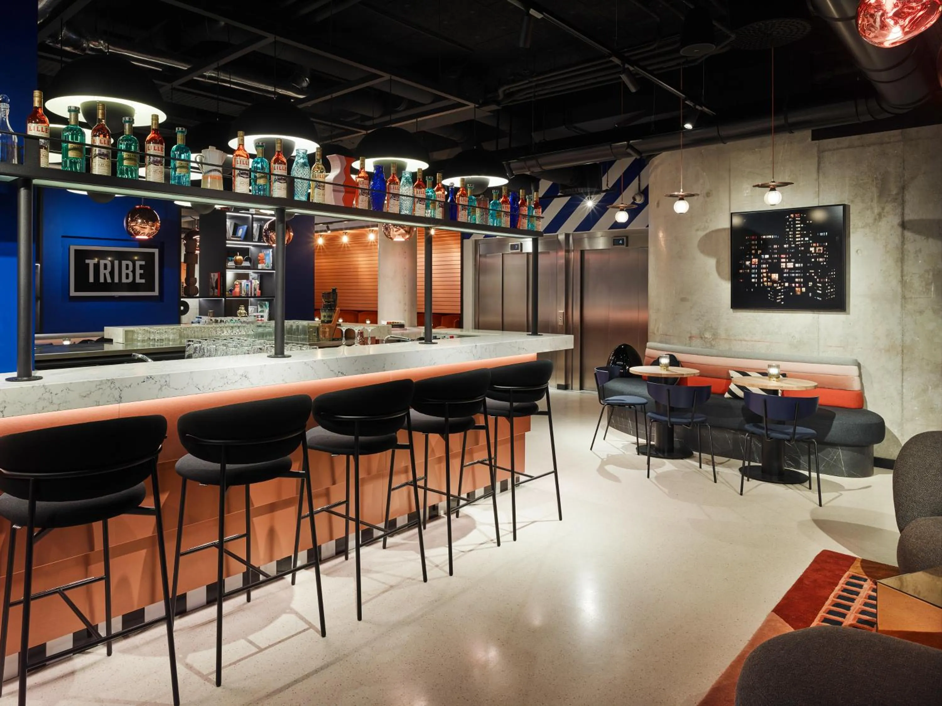 Lounge or bar in Tribe Paris Saint Ouen