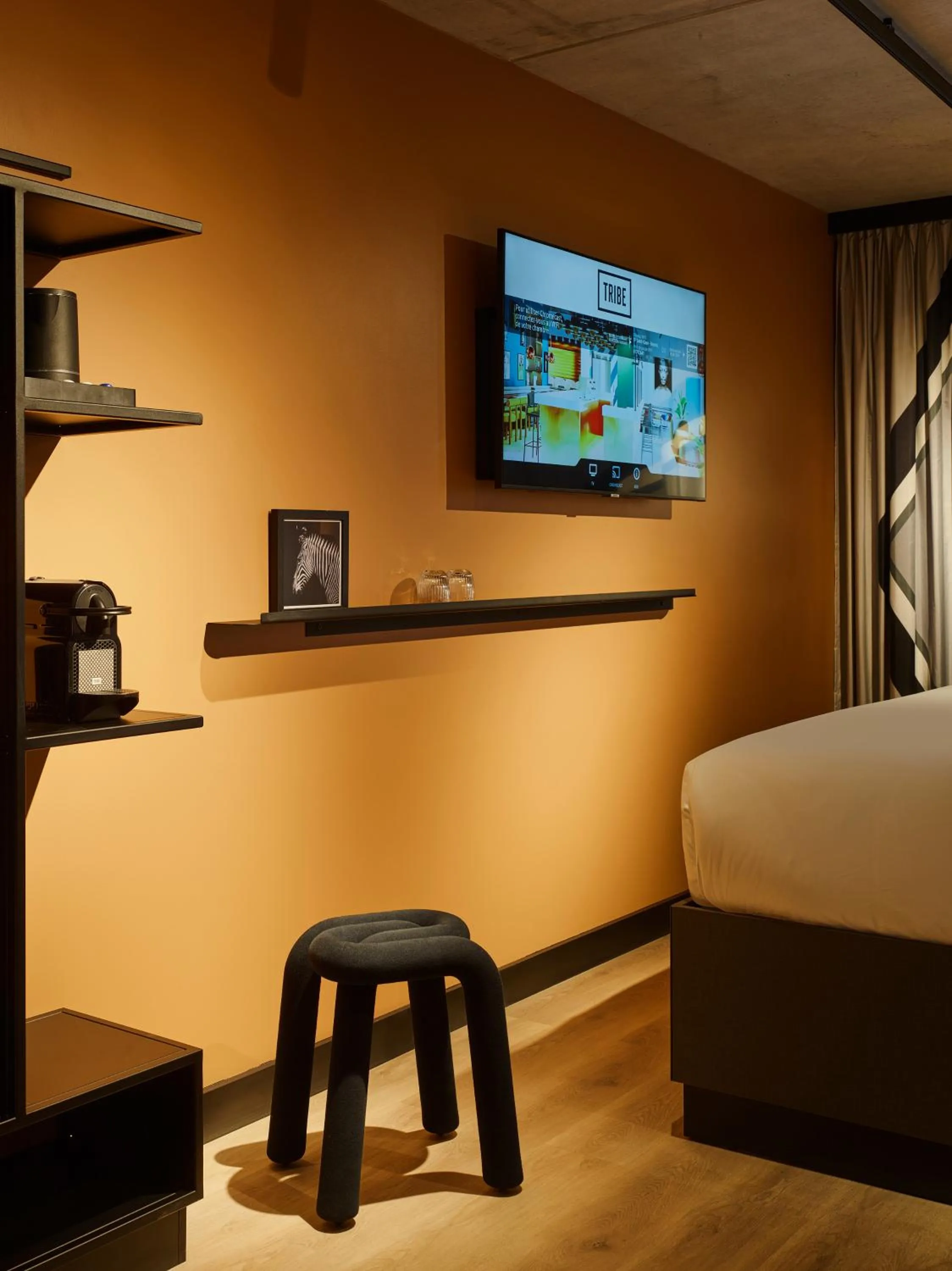 Photo of the whole room, Bed in Tribe Paris Saint Ouen