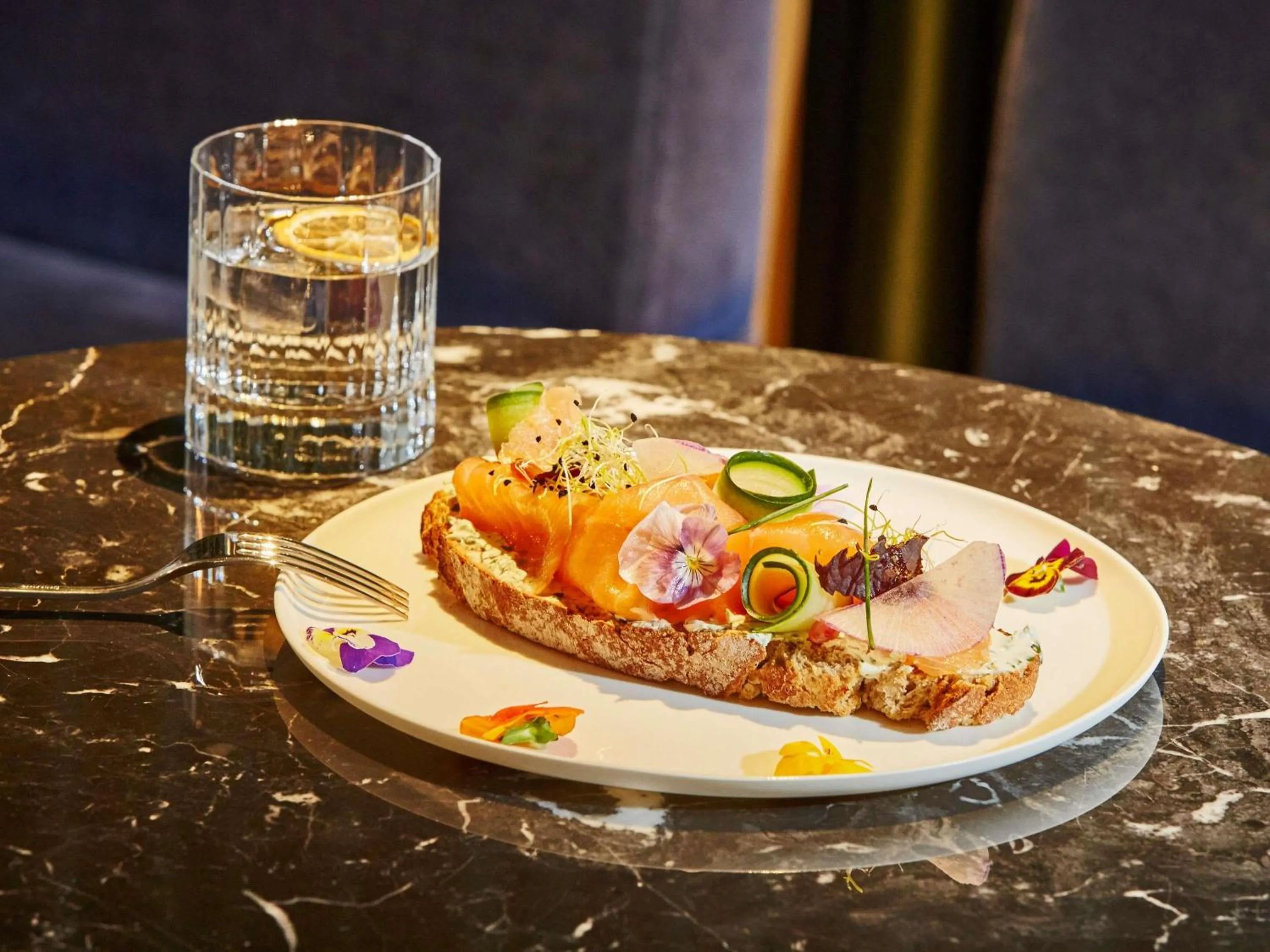 Lounge or bar in La Licorne Hotel & Spa Troyes - MGallery Collection