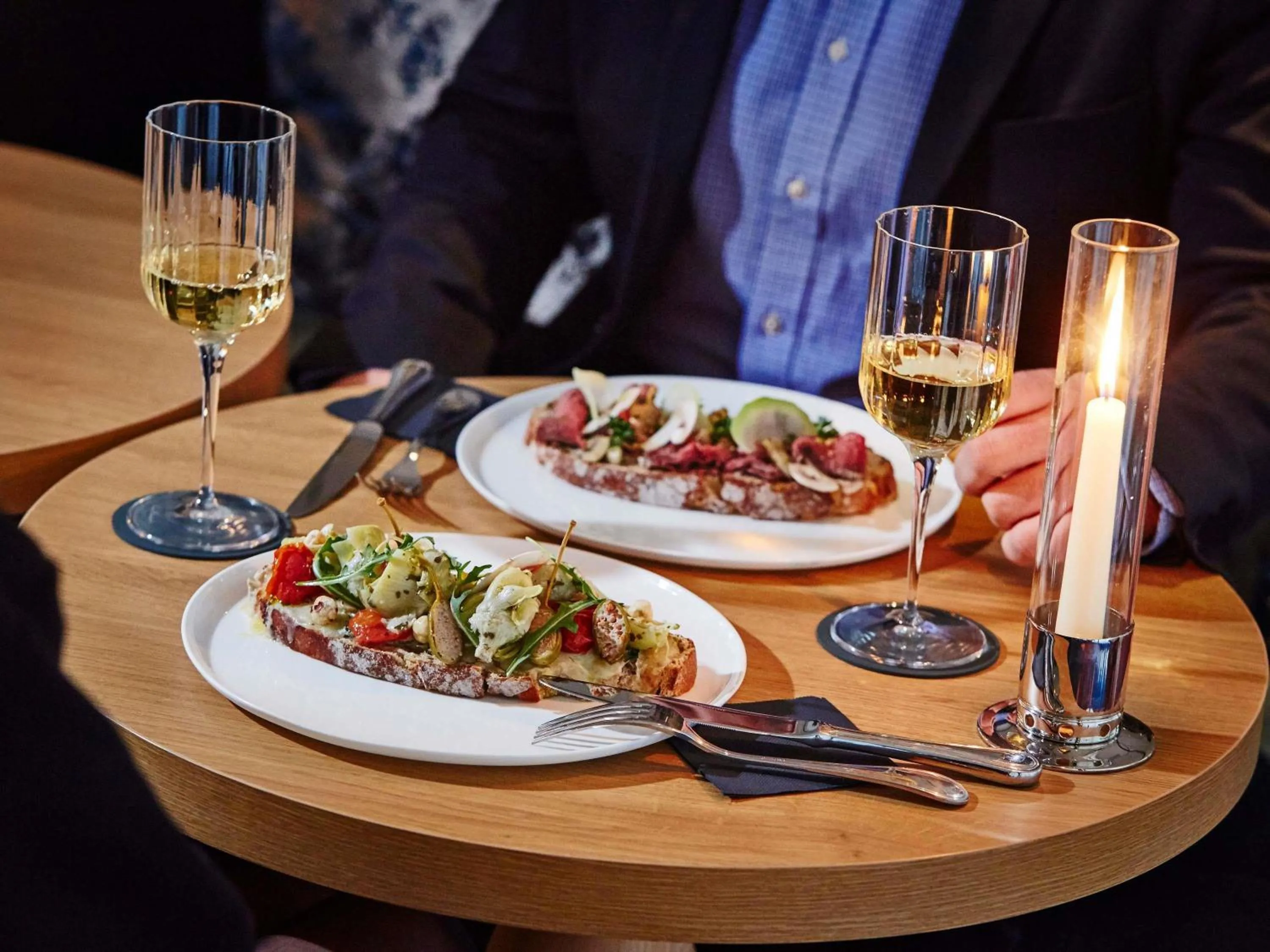 Lounge or bar in La Licorne Hotel & Spa Troyes - MGallery Collection