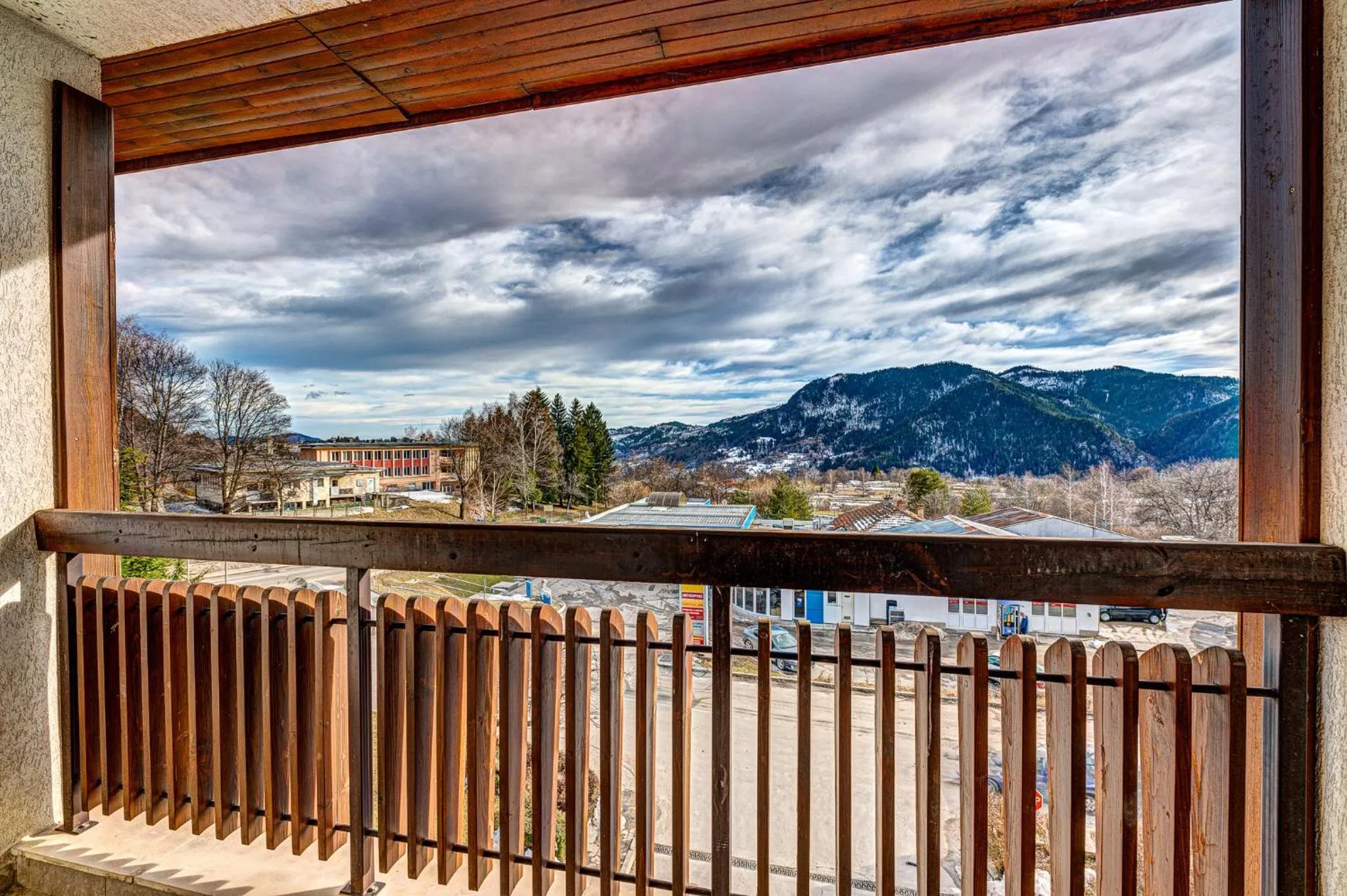 Nearby landmark in Complex Silver Hills