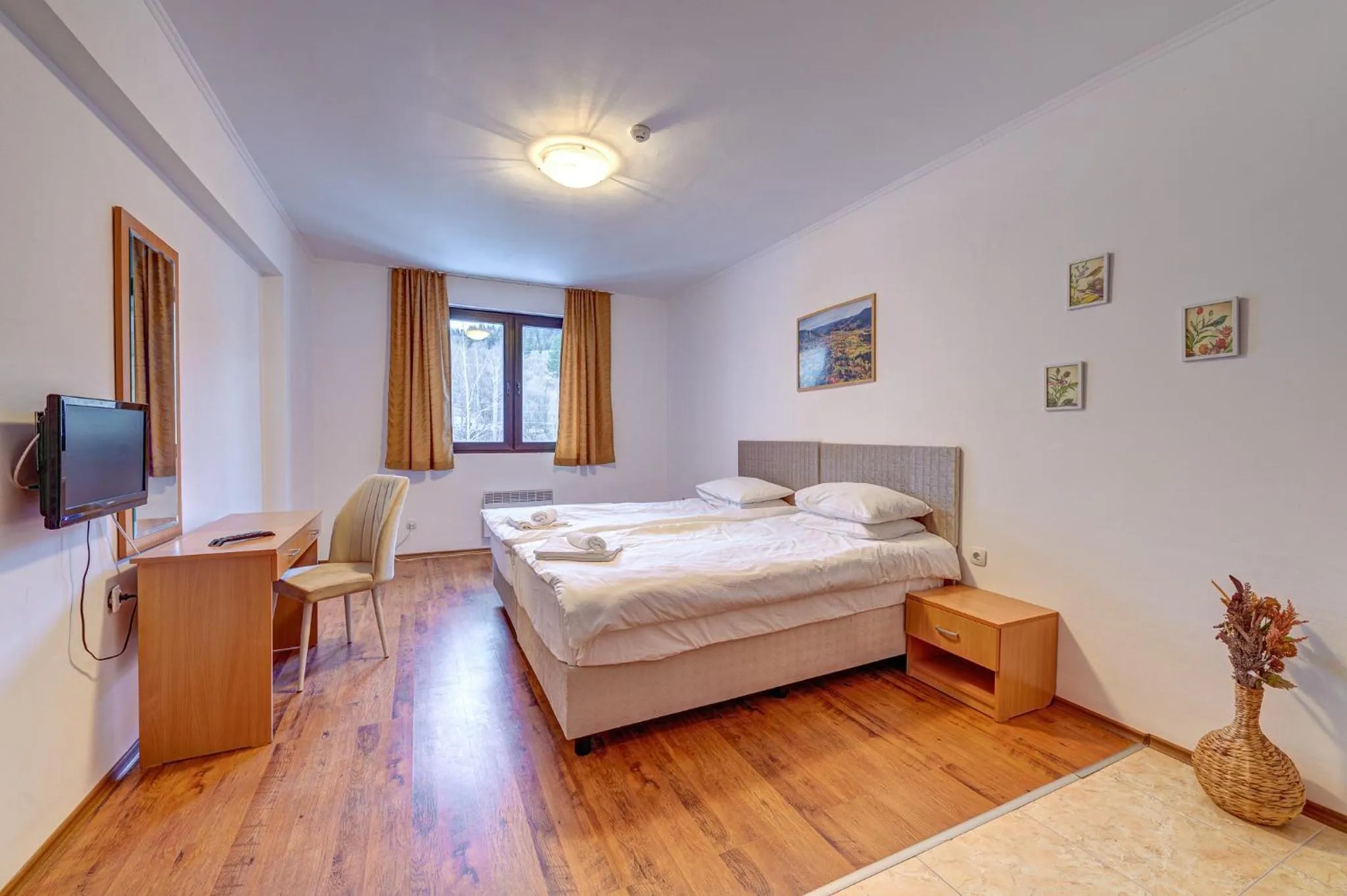 Bed in Complex Silver Hills