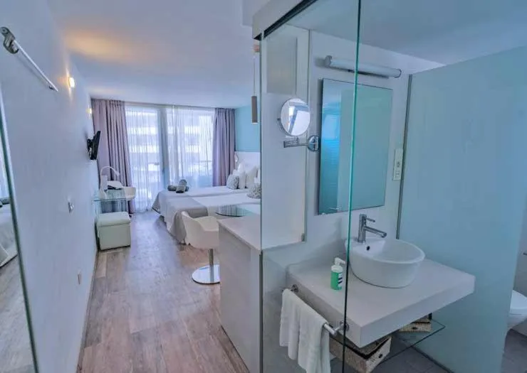 Bathroom in Coral Ocean View - Adults Only