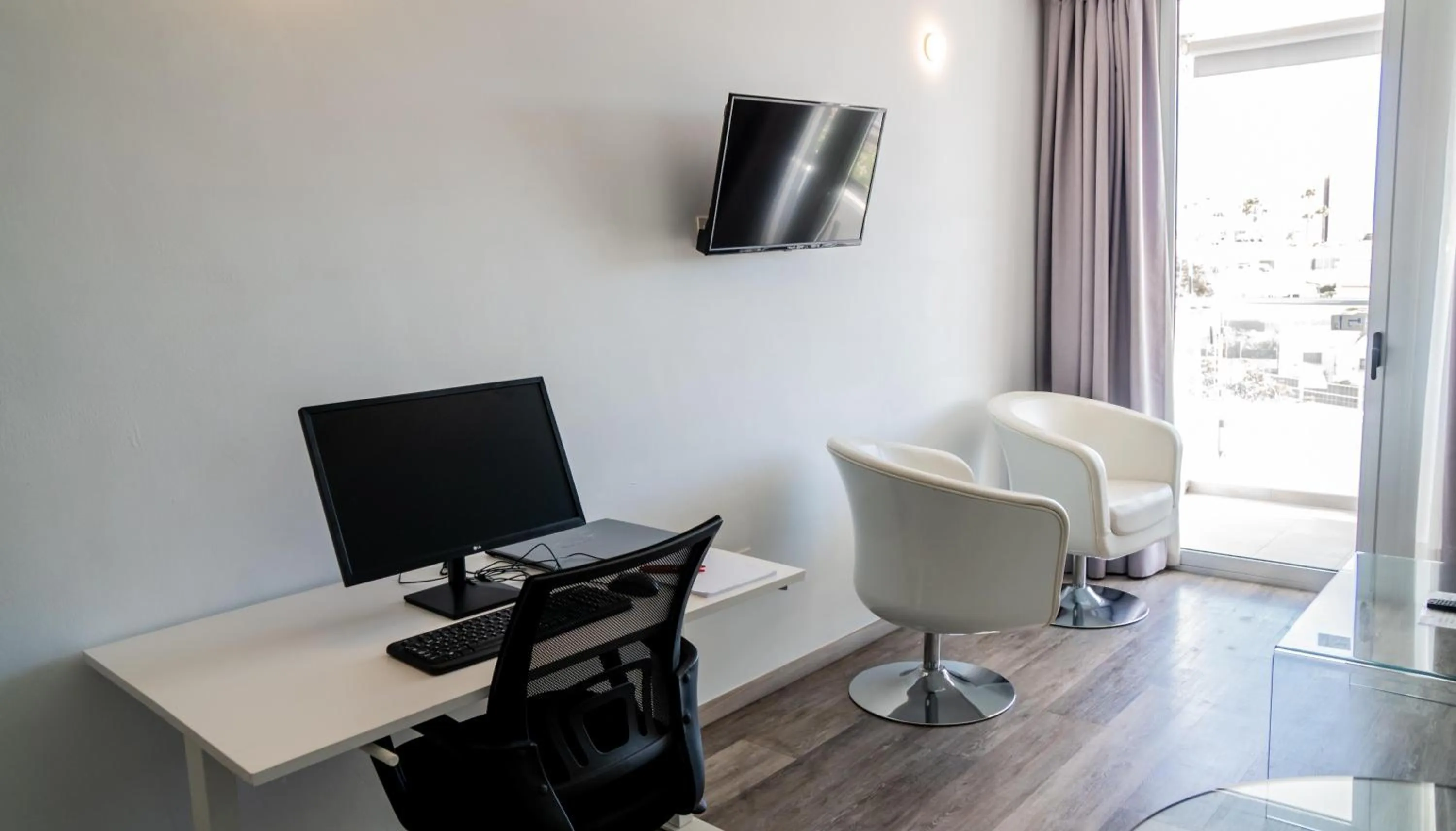 Photo of the whole room in Coral Ocean View - Adults Only