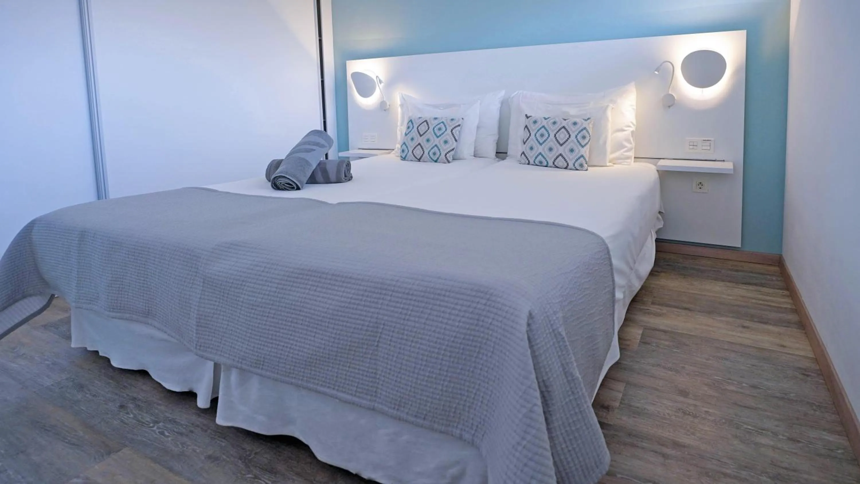 Photo of the whole room, Bed in Coral Ocean View - Adults Only