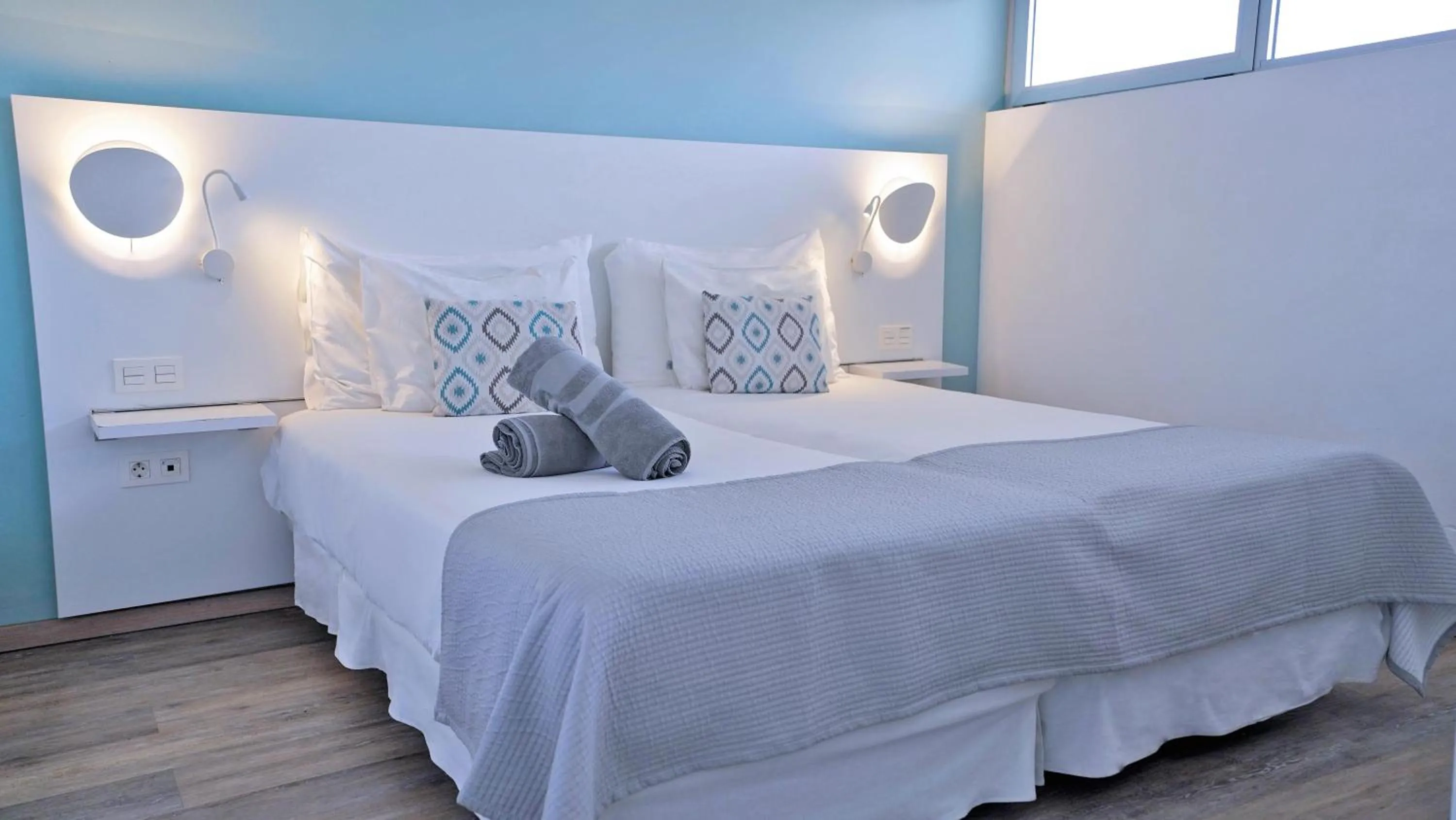Photo of the whole room, Bed in Coral Ocean View - Adults Only