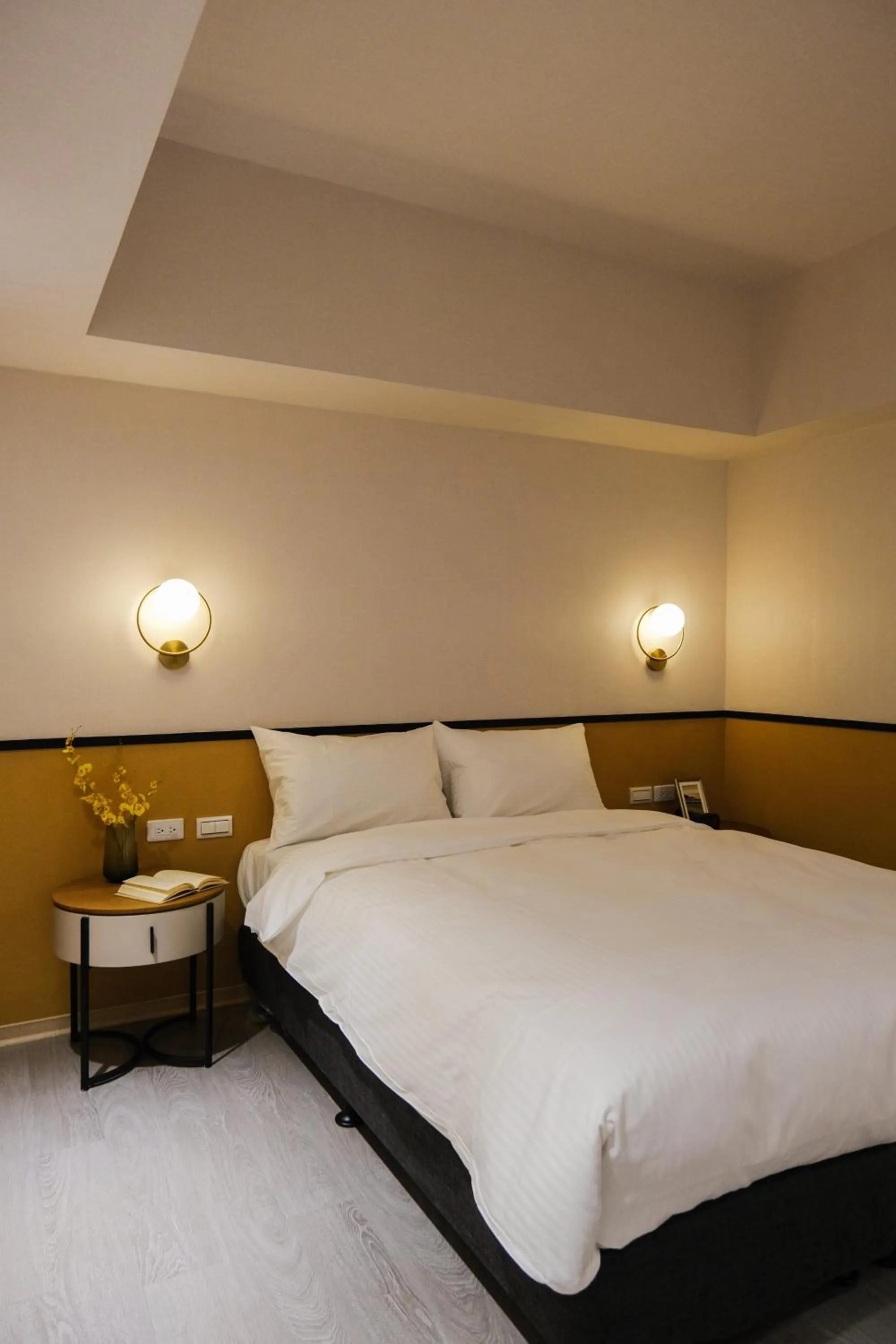 Bed in Giant Rich Hotel