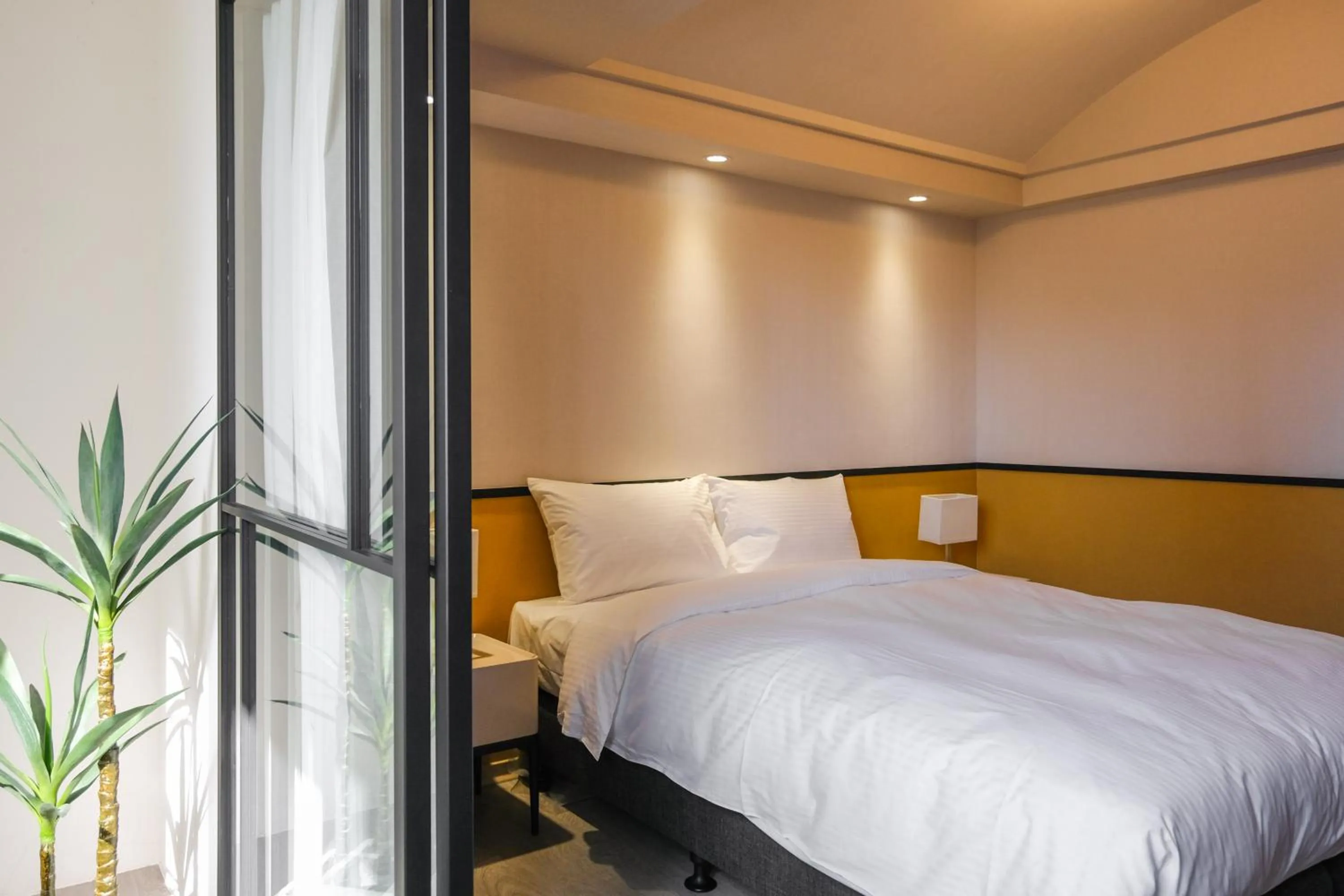 Bedroom, Bed in Giant Rich Hotel