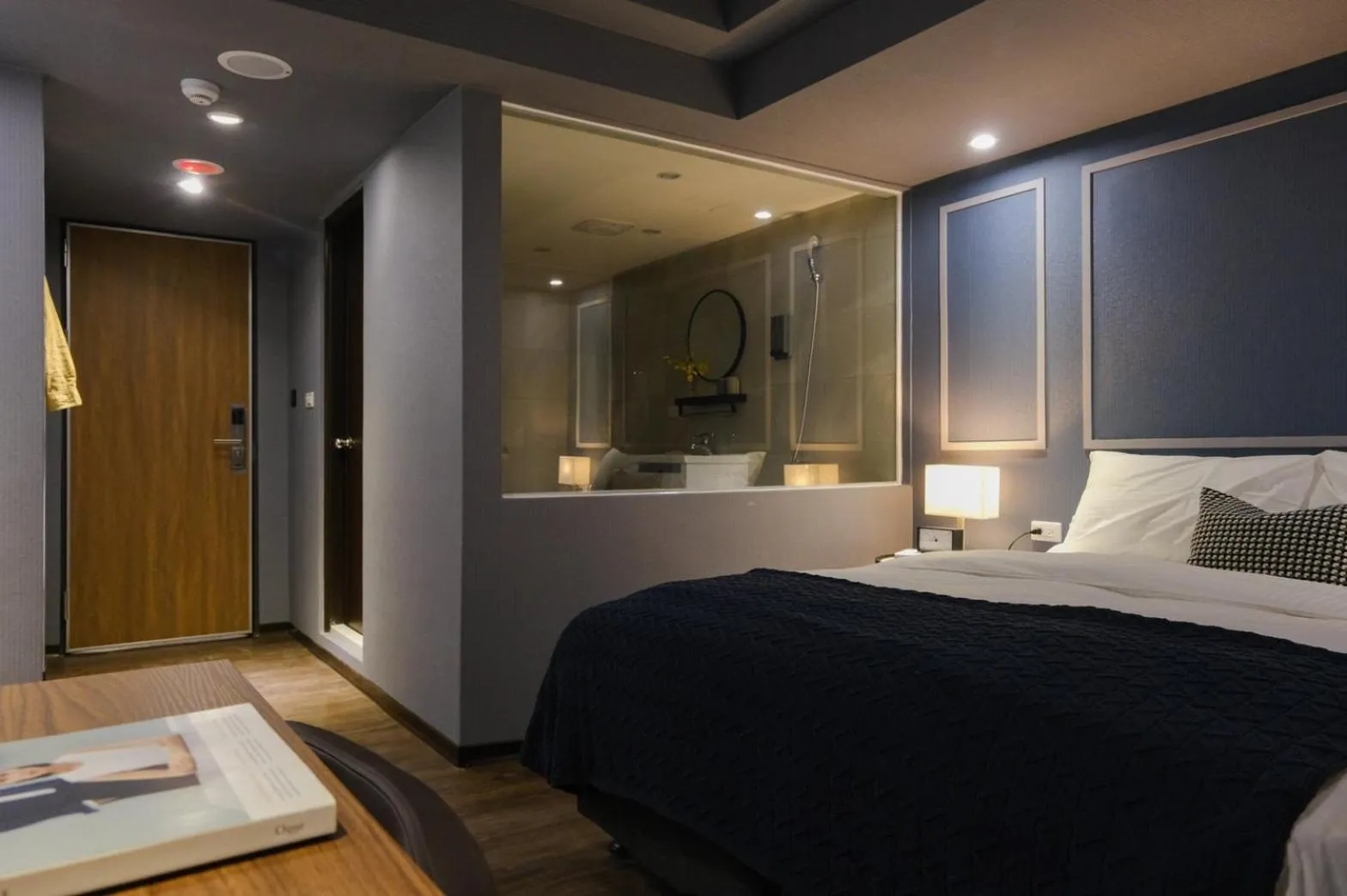 Bedroom, Bed in Giant Rich Hotel