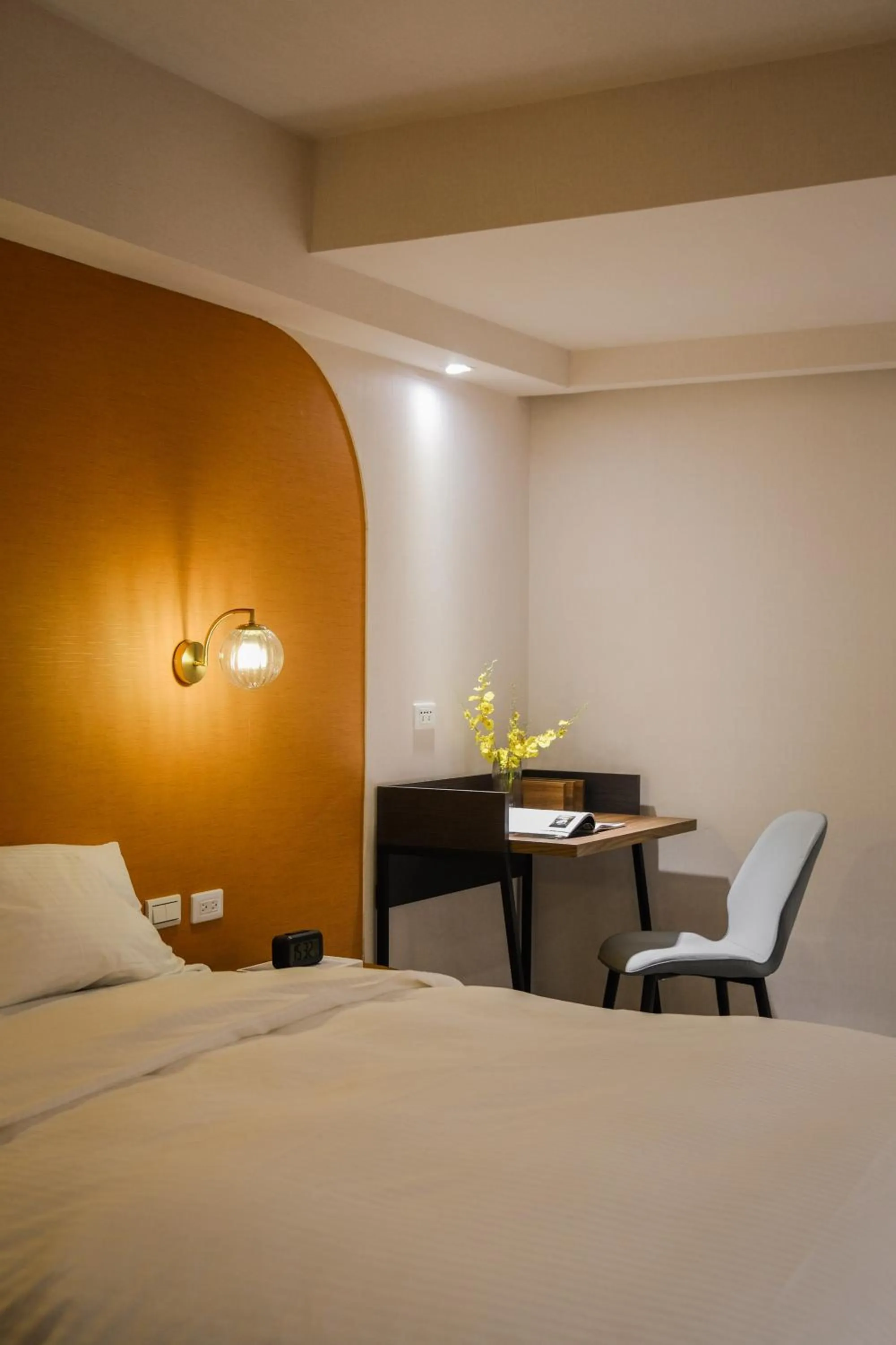 Seating area, Bed in Giant Rich Hotel