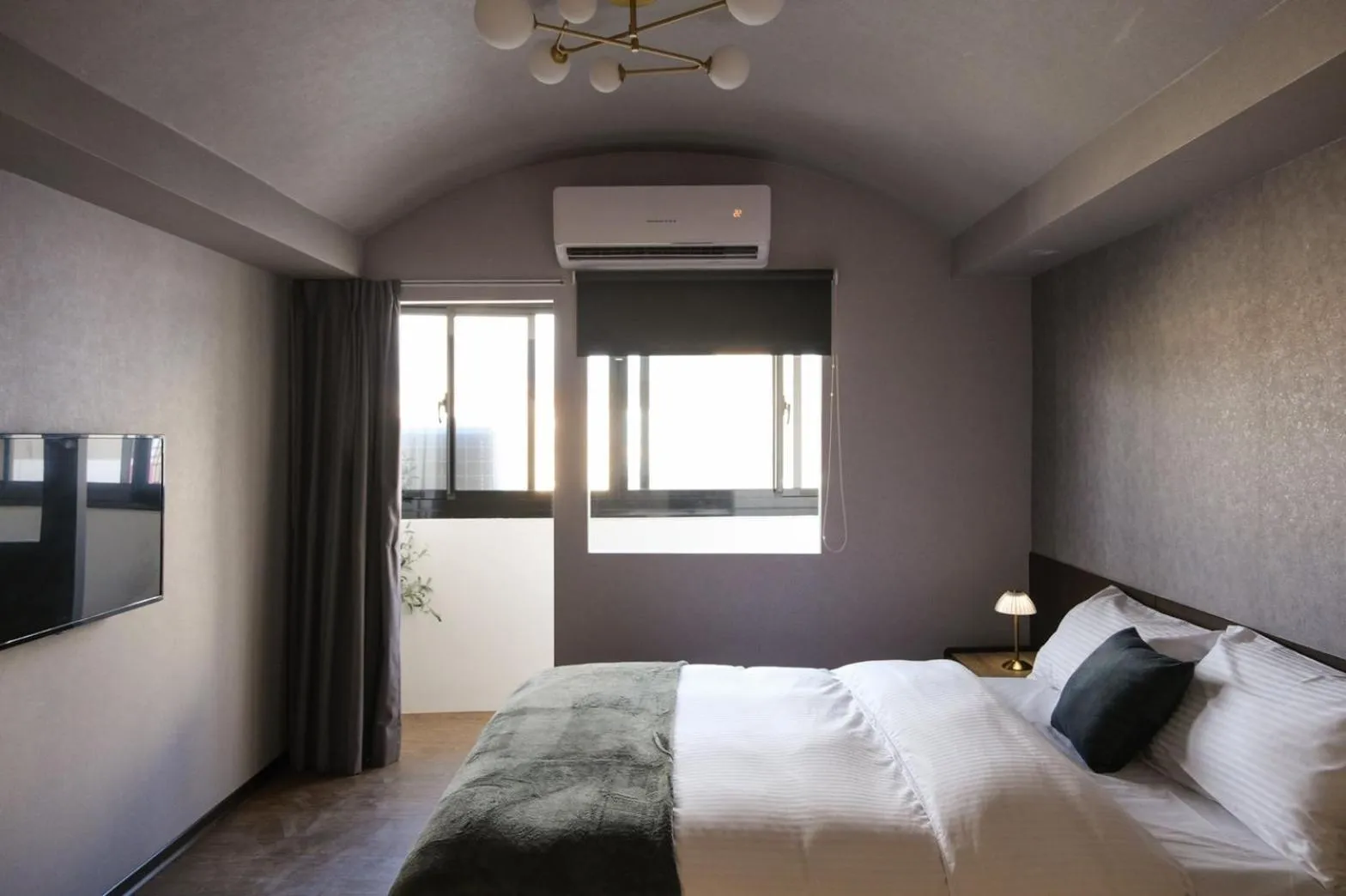 Bedroom, Bed in Giant Rich Hotel