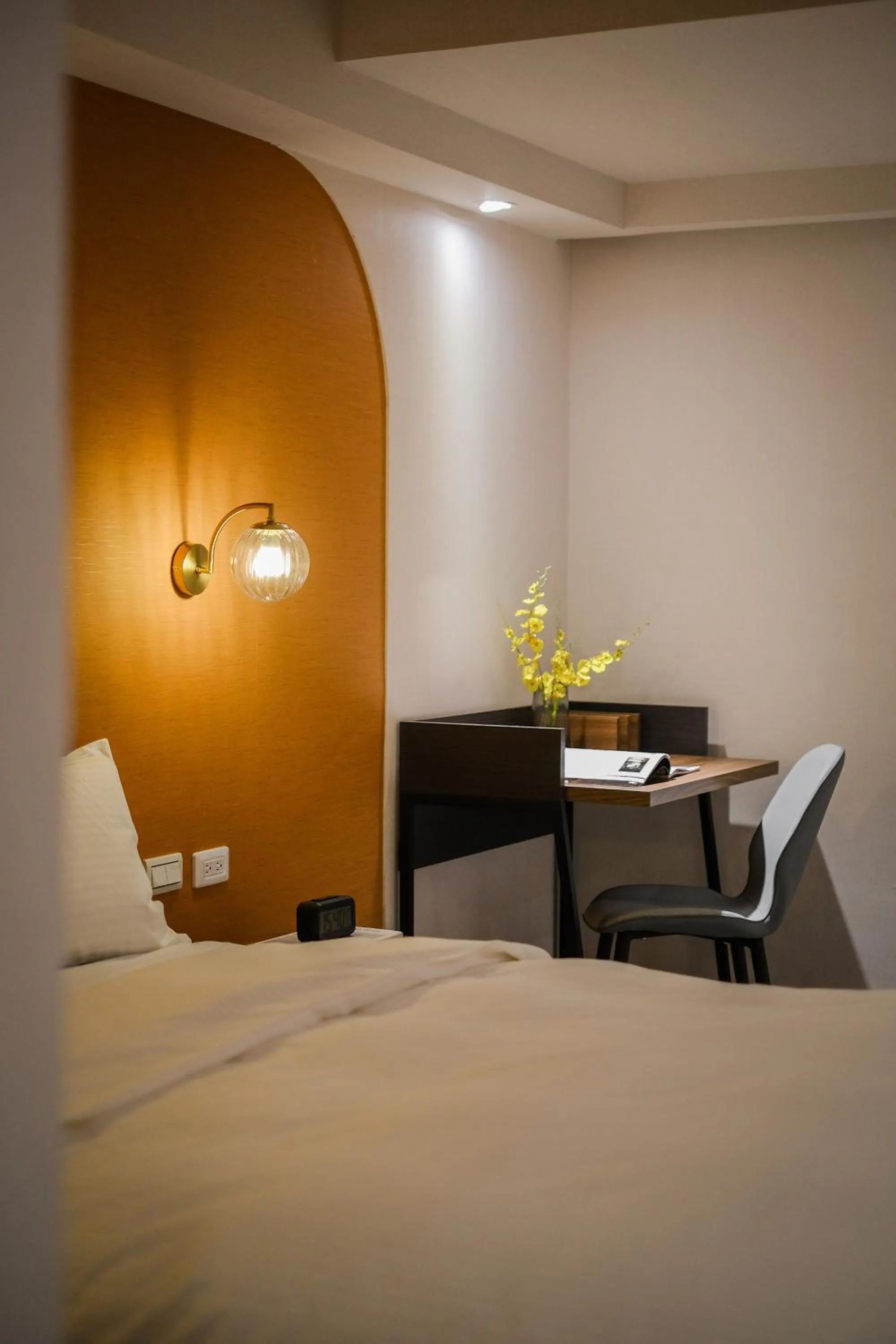 Seating area, Bed in Giant Rich Hotel