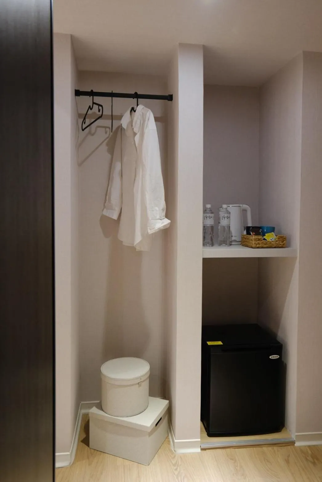 wardrobe in Giant Rich Hotel