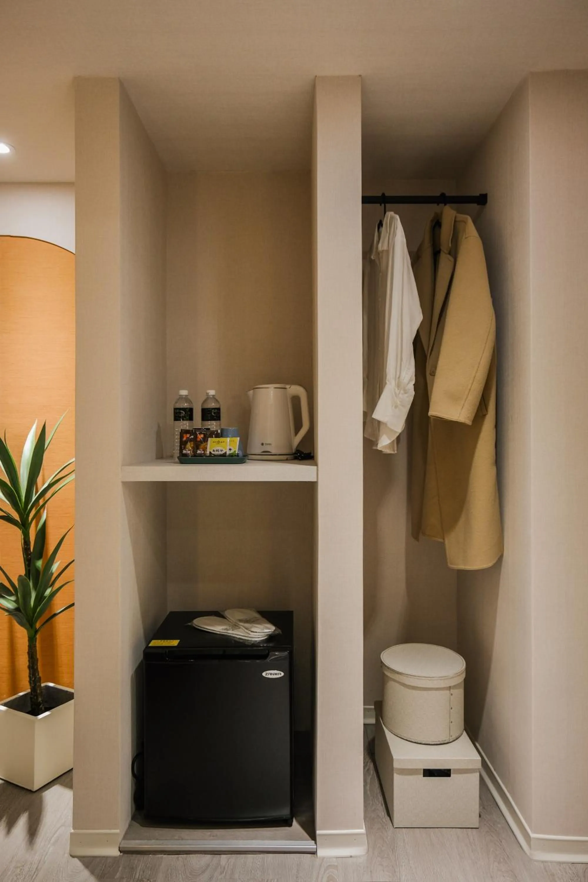 wardrobe in Giant Rich Hotel