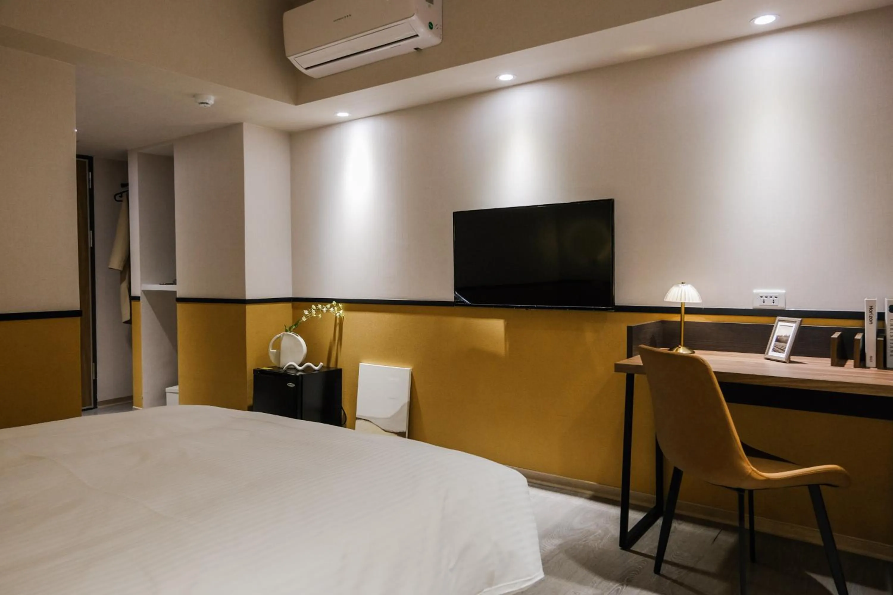 Bed in Giant Rich Hotel