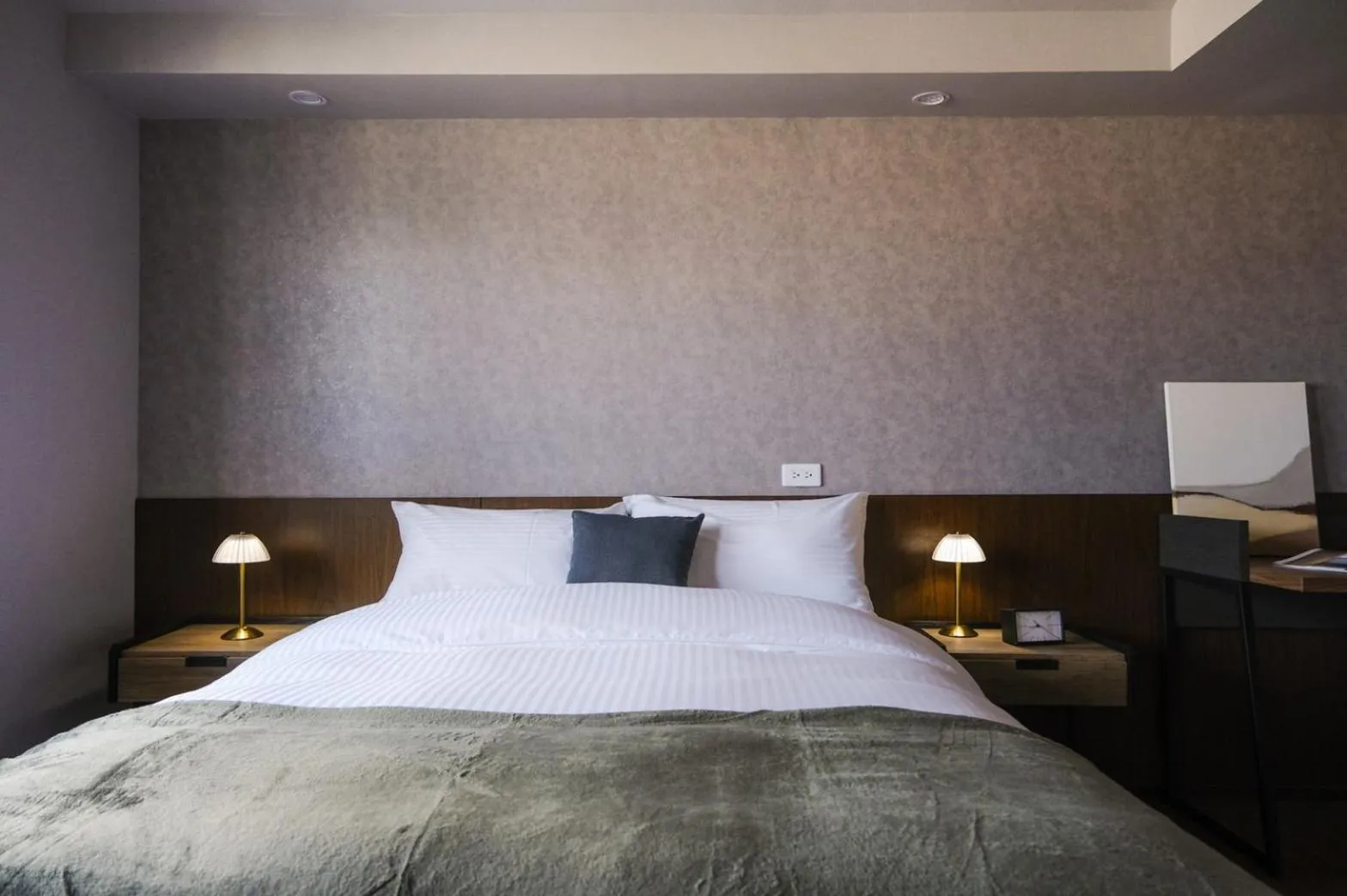 Bedroom, Bed in Giant Rich Hotel