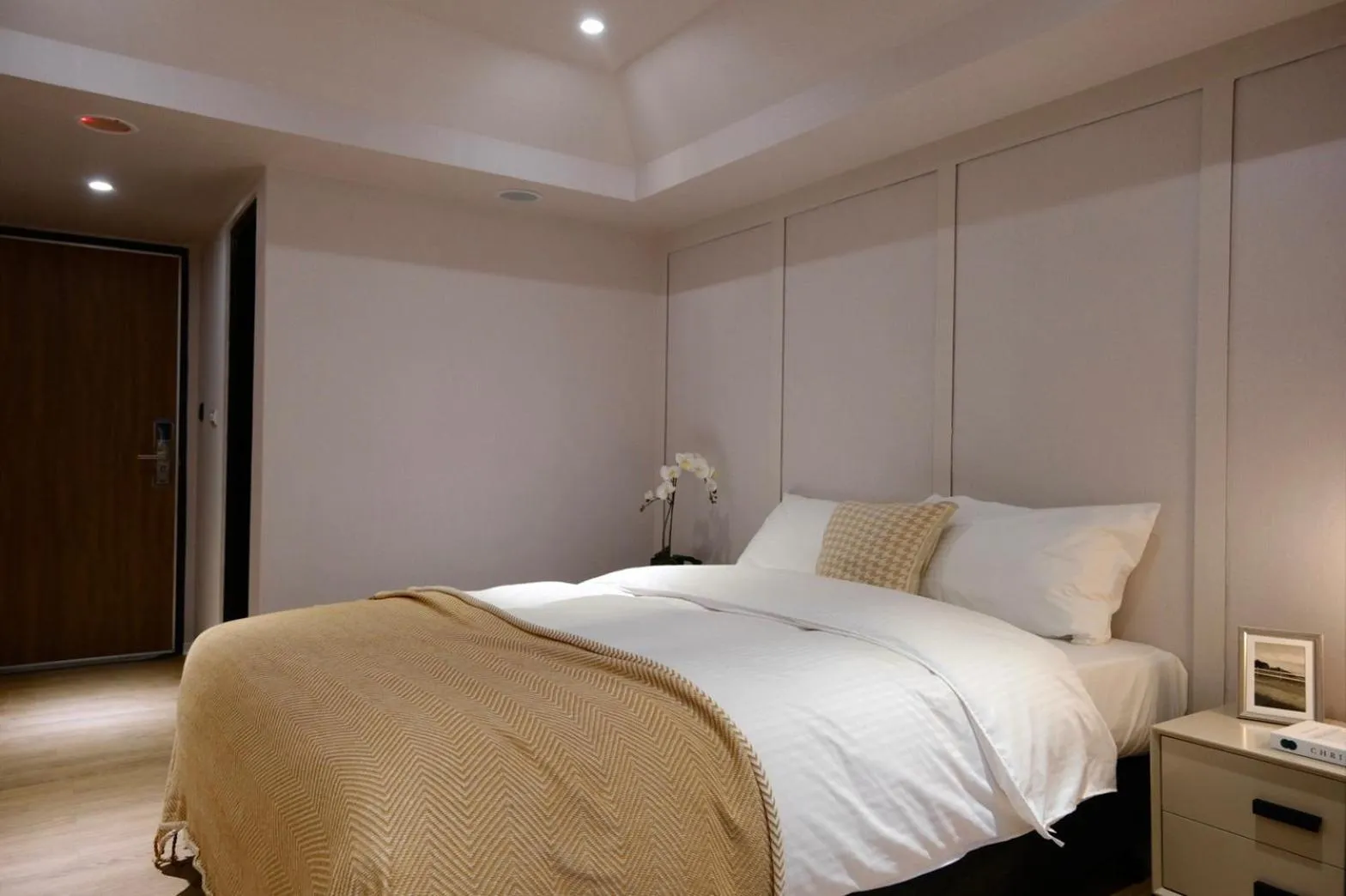 Bedroom, Bed in Giant Rich Hotel