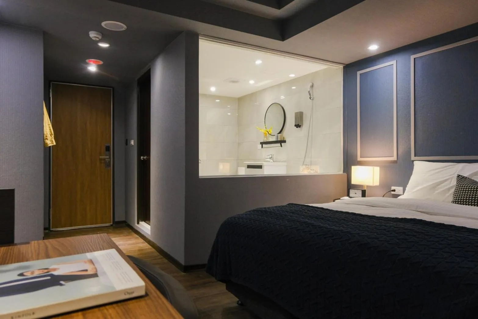 Bathroom, Bed in Giant Rich Hotel